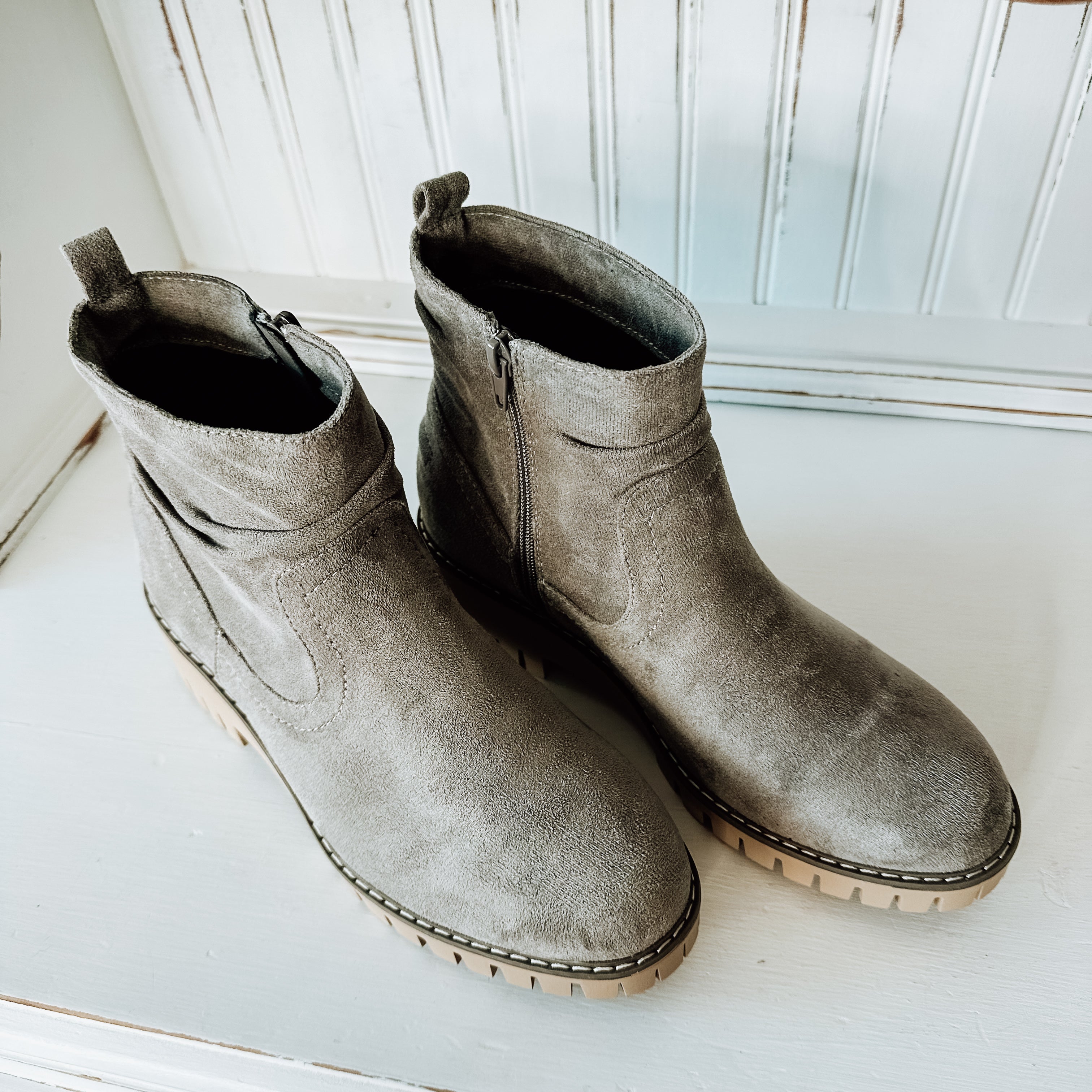 Dashing Sueded Boot - Grey