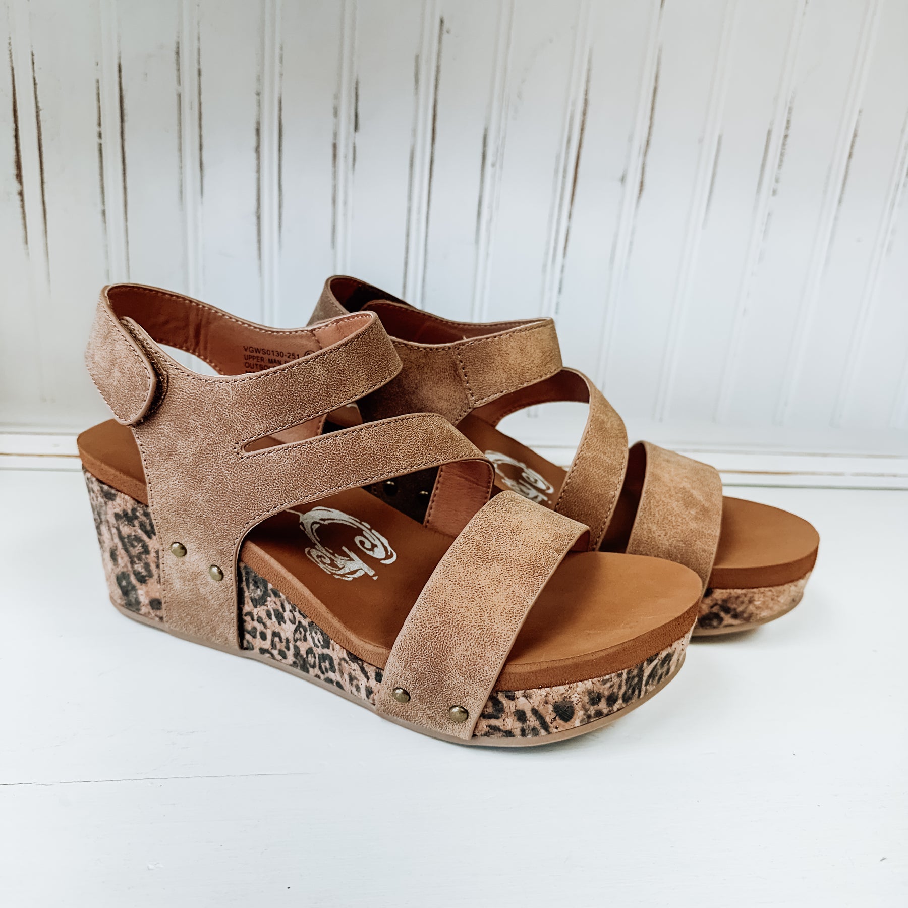 Atlas Wedge Sandal - Tan