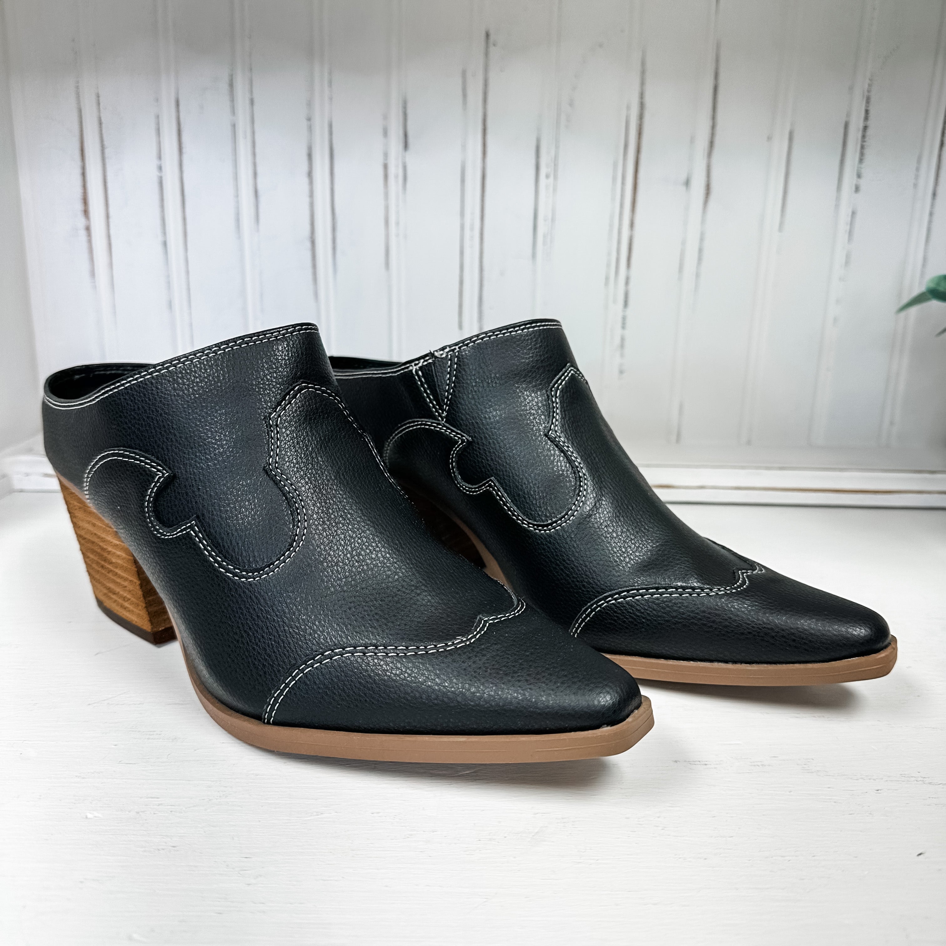 Cyan Heeled Mule - Black