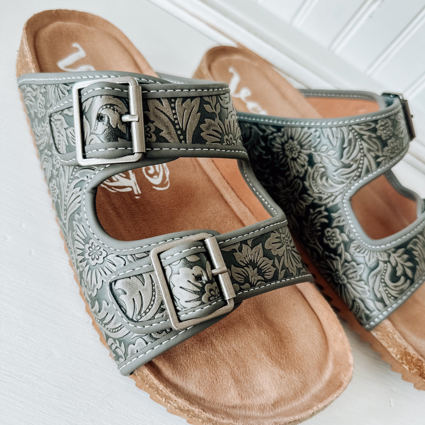 Berry Sandal - Grey