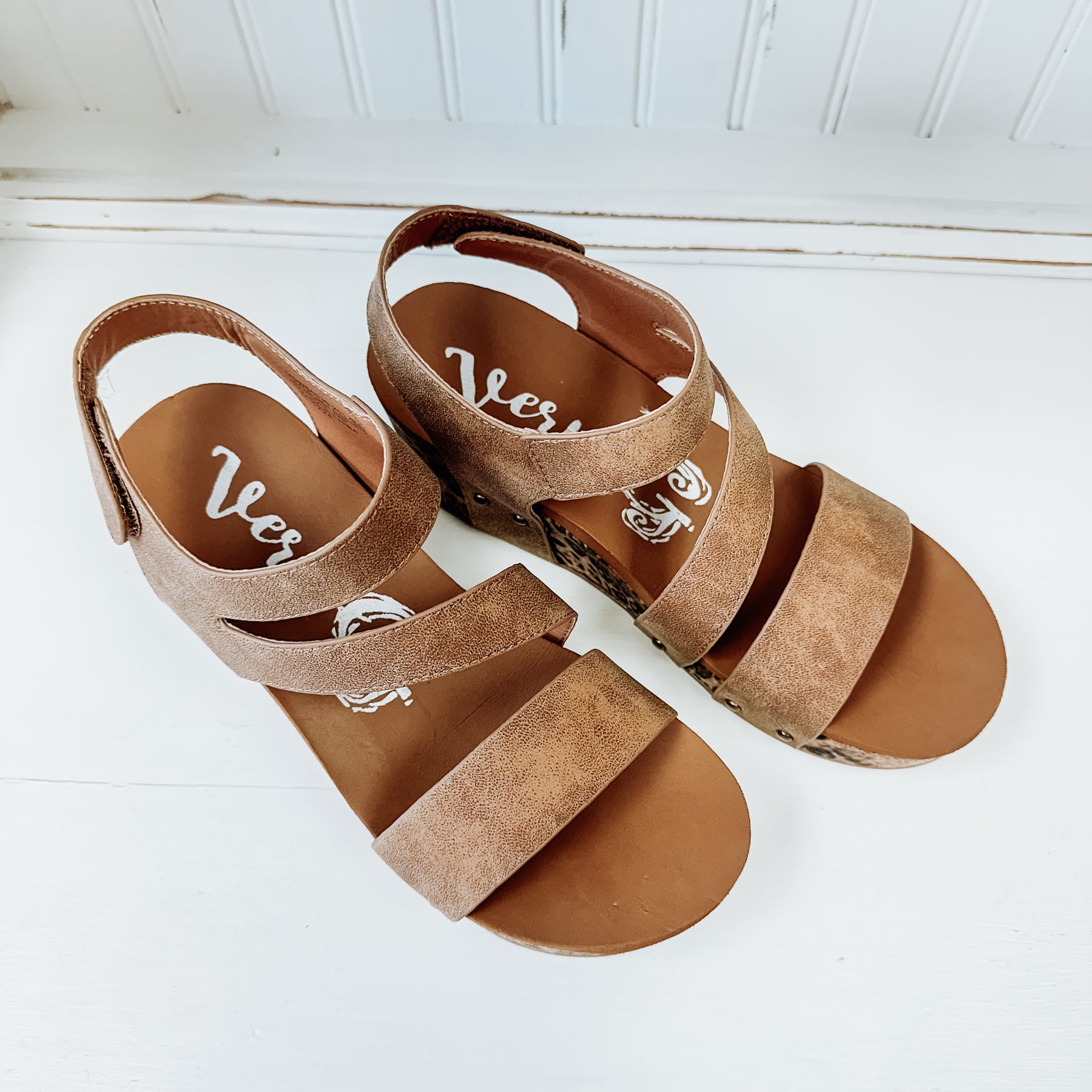 Atlas Wedge Sandal - Tan