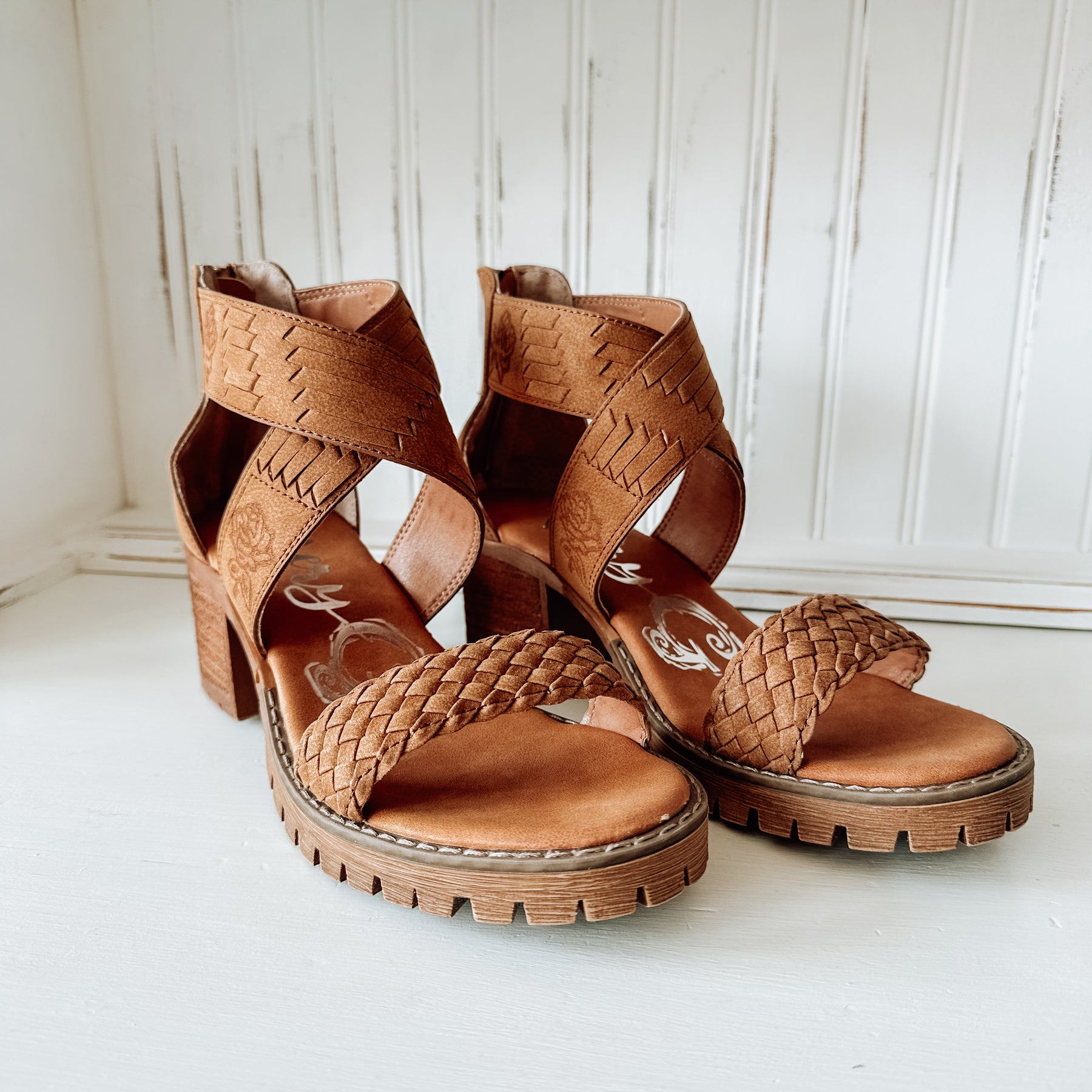 Vana Block Heel - Tan