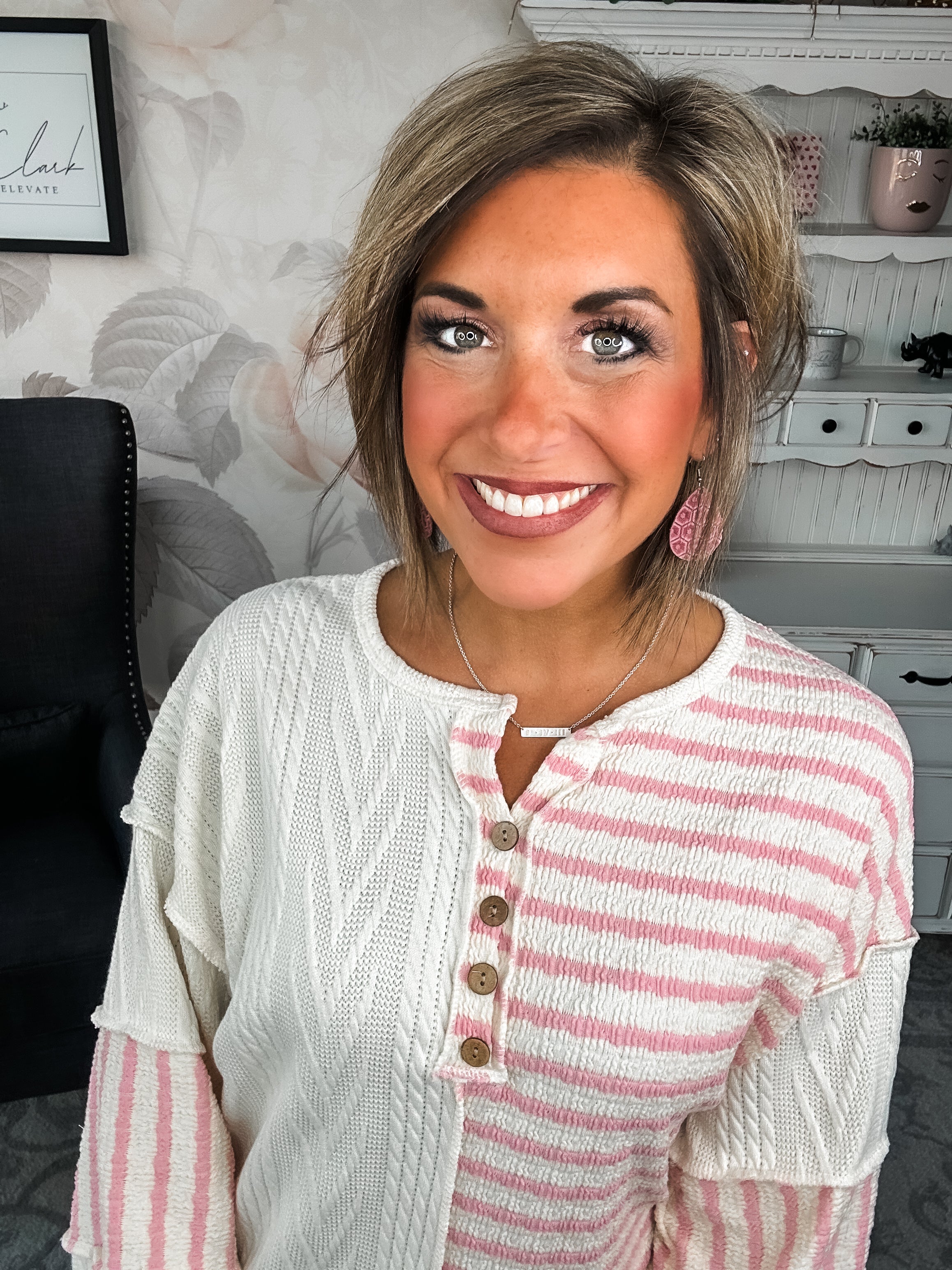 Whole World Looking At Me Pullover