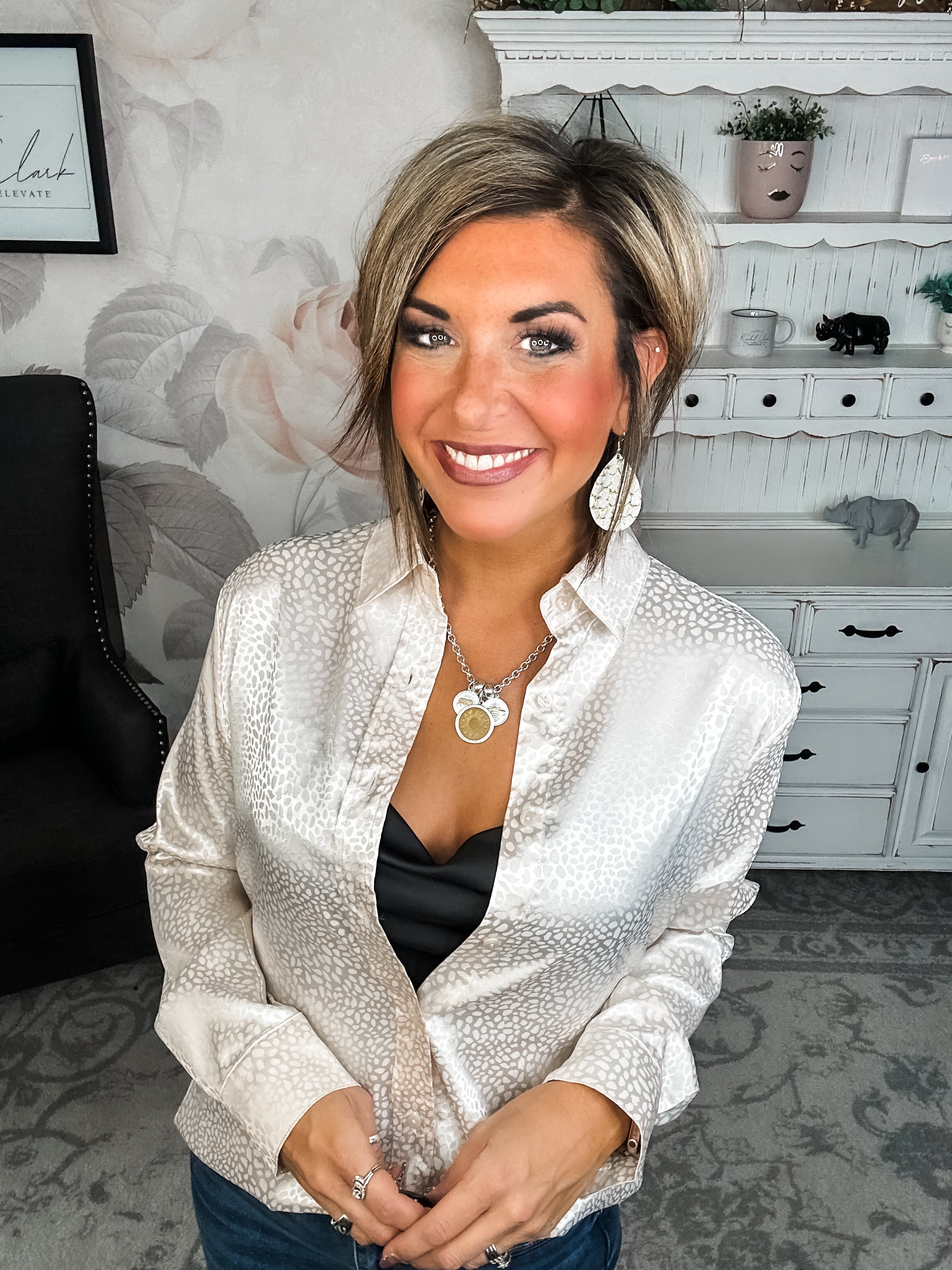 Stars Align Ditzy Dot Button Down - Champagne