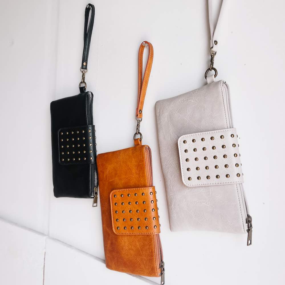 Riviera Maya Rivet Clutch - Cream