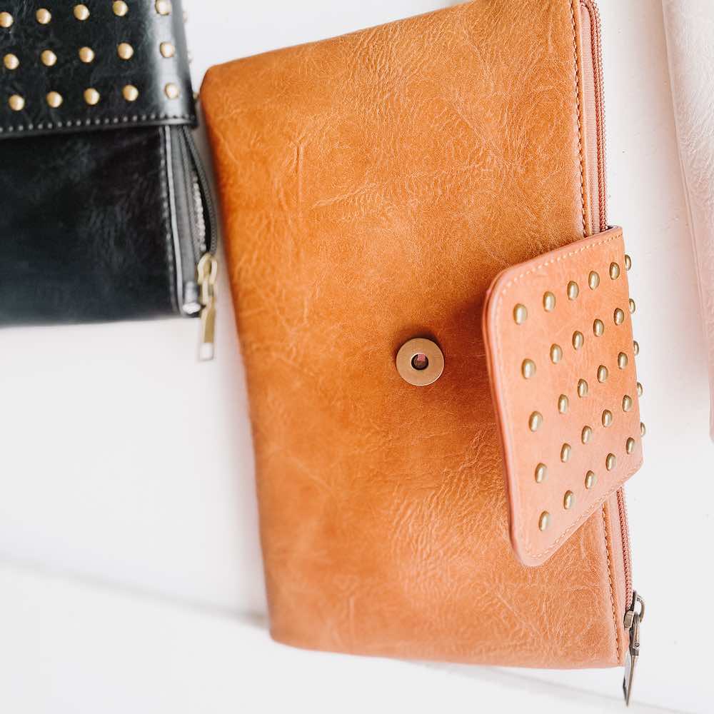 Riviera Maya Rivet Clutch - Brown