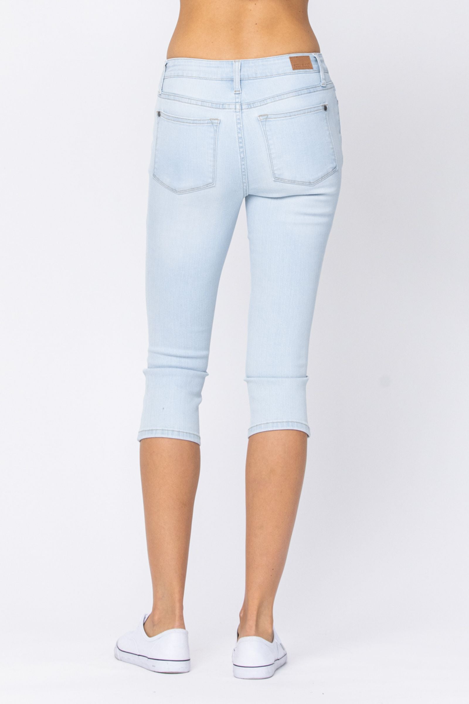 Judy Blue Mid-Rise Light Wash Capri