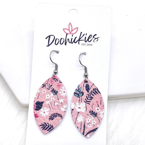1.5" Lil' Iris Floral Leaf Earrings - Daisies on Pink