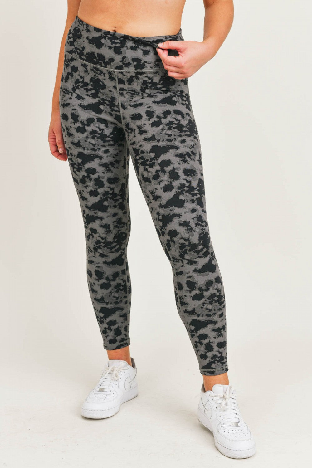 Textured Spots Jacquard Leggings