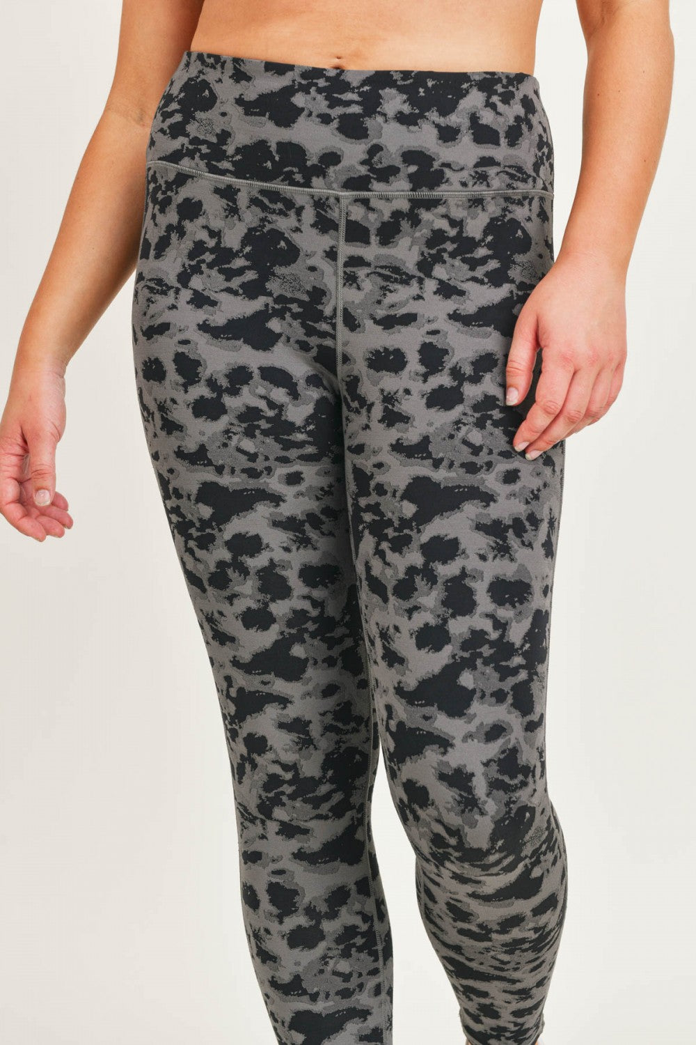 Textured Spots Jacquard Leggings