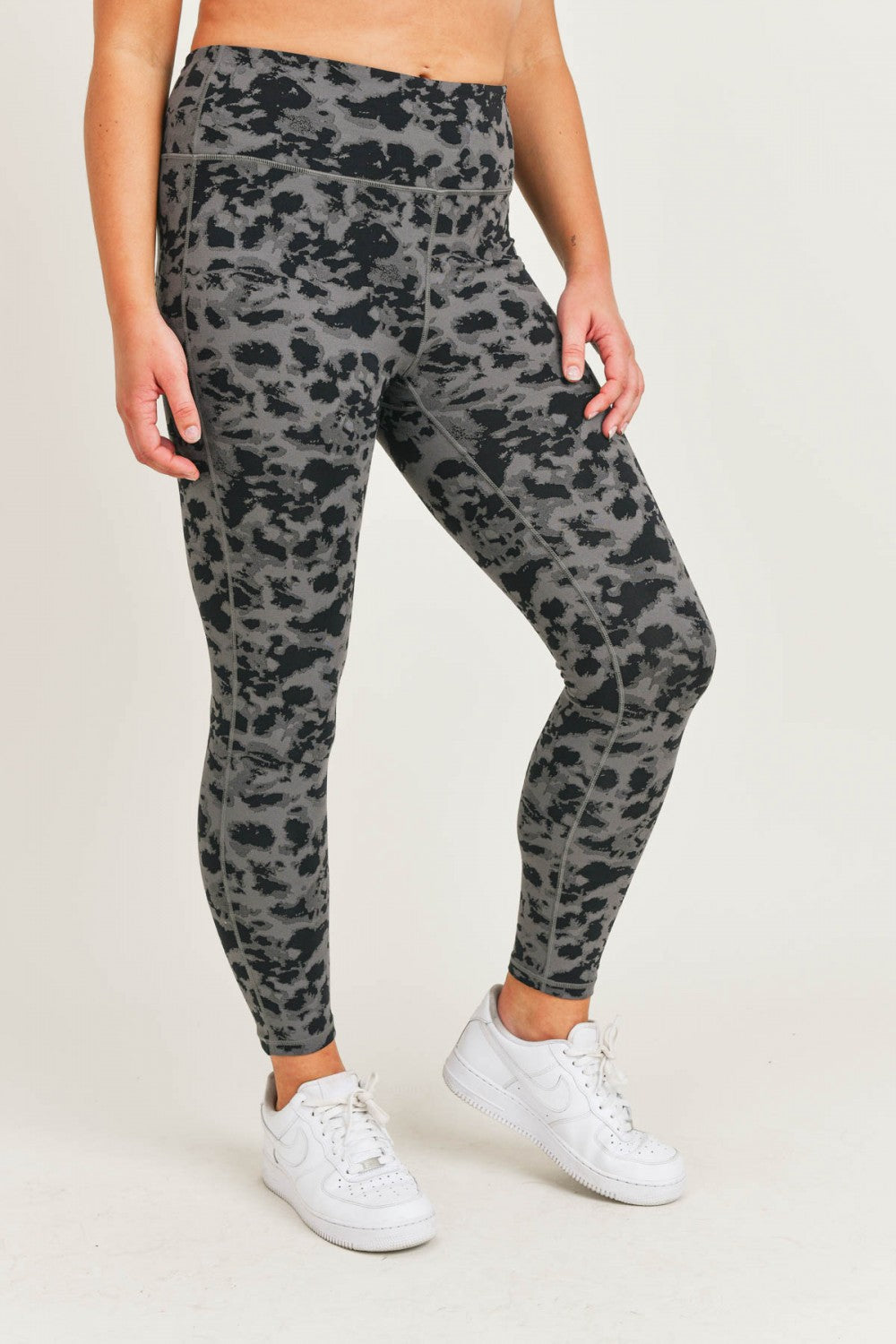 Textured Spots Jacquard Leggings