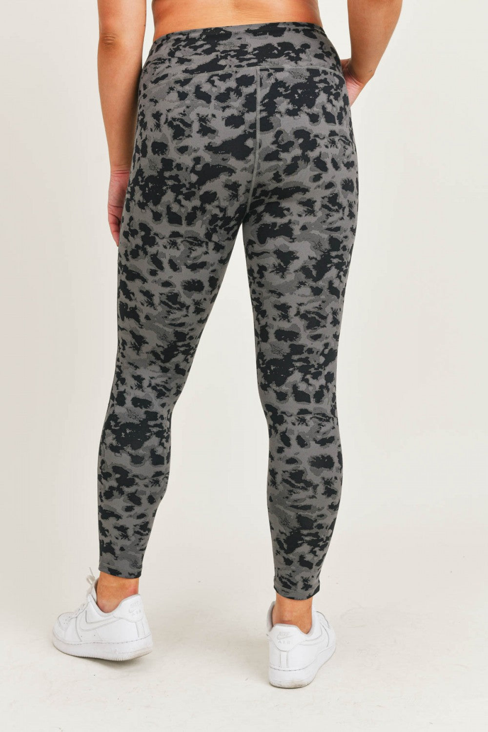 Textured Spots Jacquard Leggings