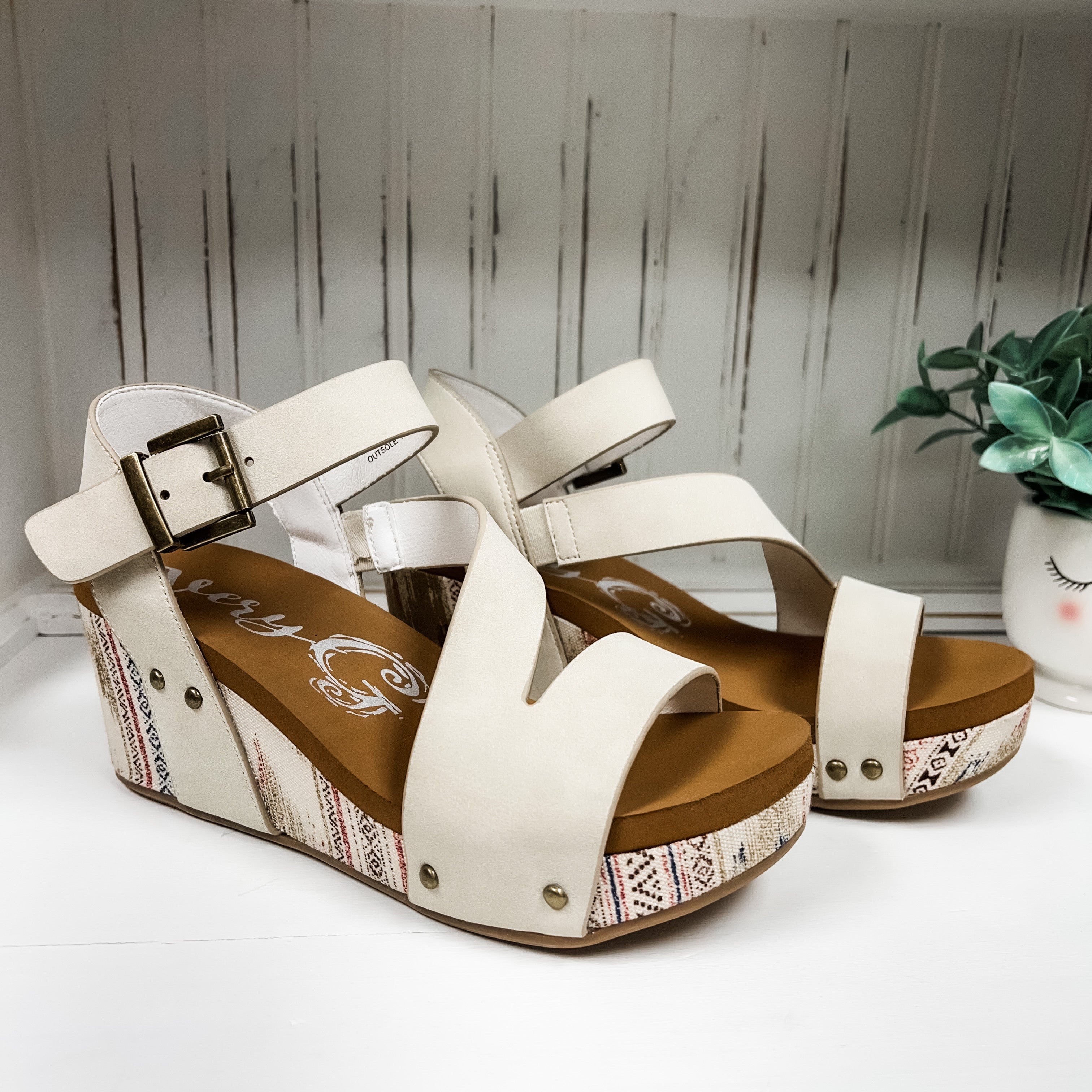 Giavanna Wedge Sandals - Cream