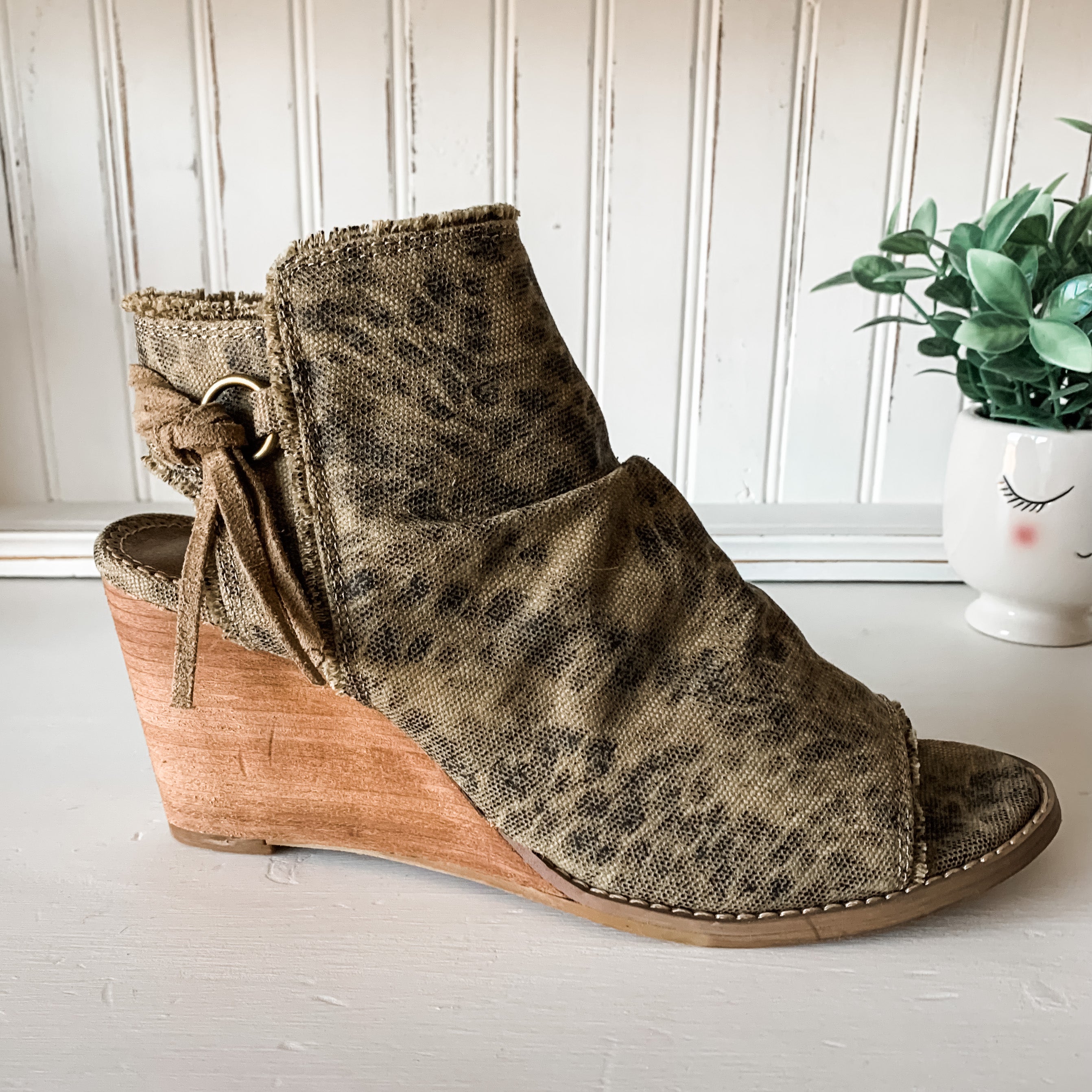 Keely Wedge - Tan