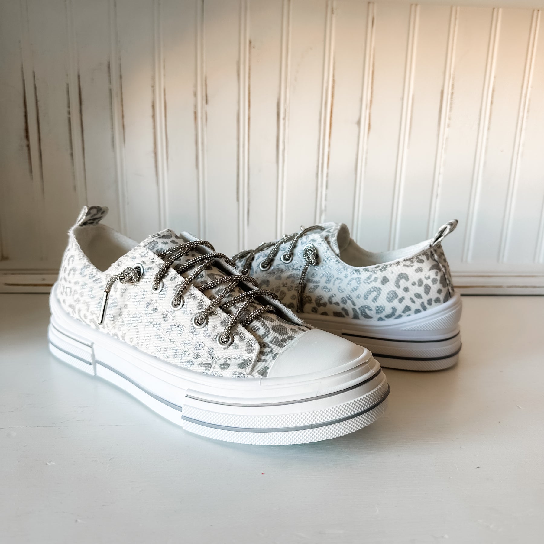 Aman Sneaker - White Silver