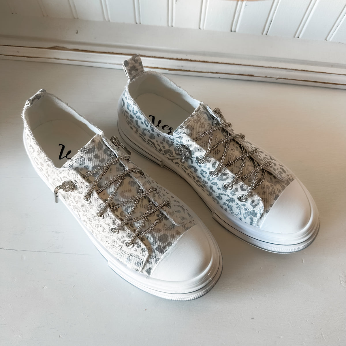 Aman Sneaker - White Silver