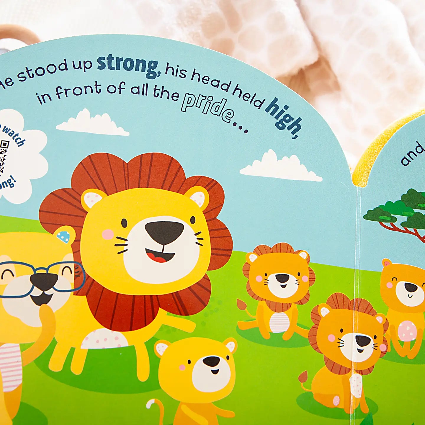 Squish and Snugg: Lion Plush Book