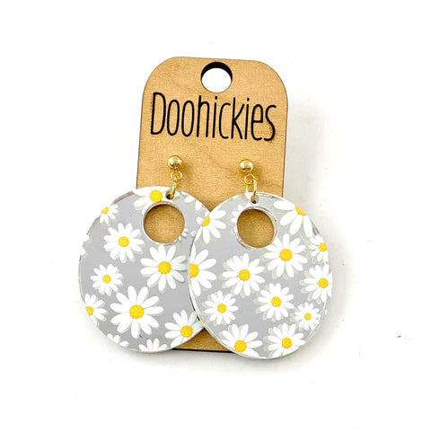 1.5" Mila Acrylic Dangle Earrings - Daisy