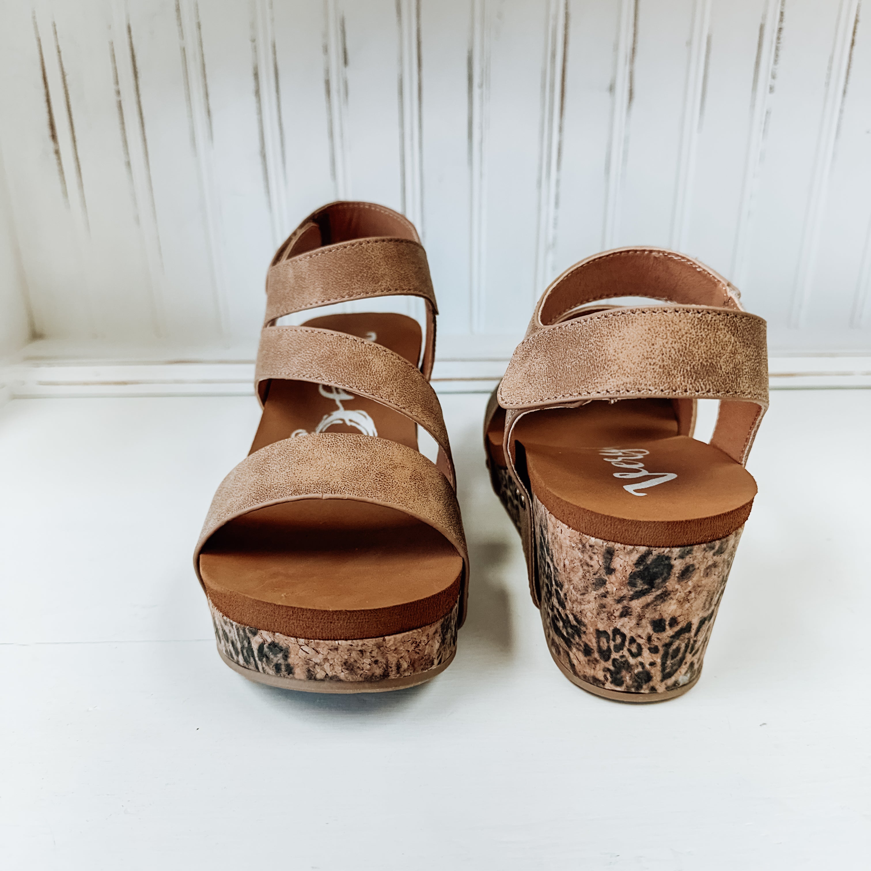 Atlas Wedge Sandal - Tan