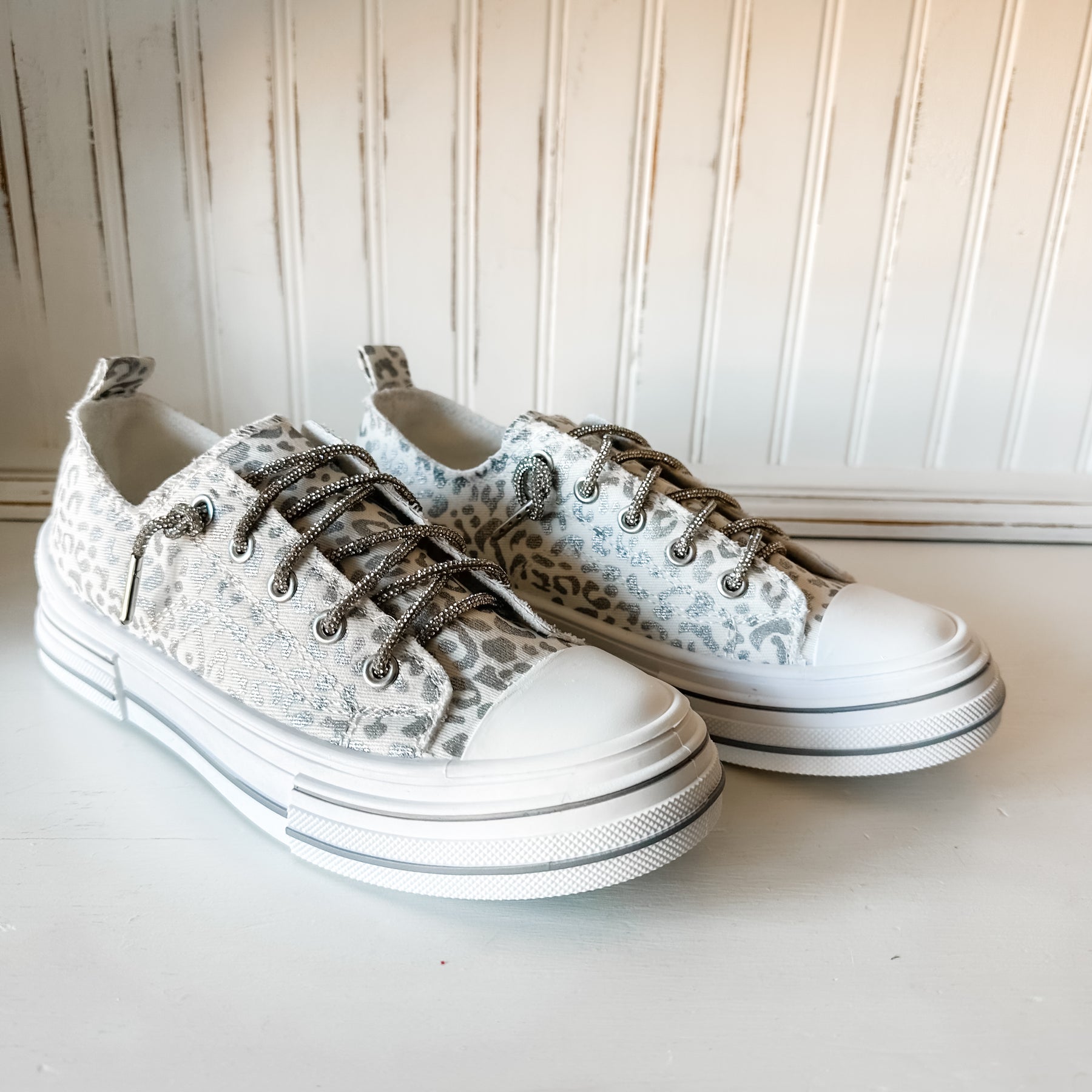 Aman Sneaker - White Silver