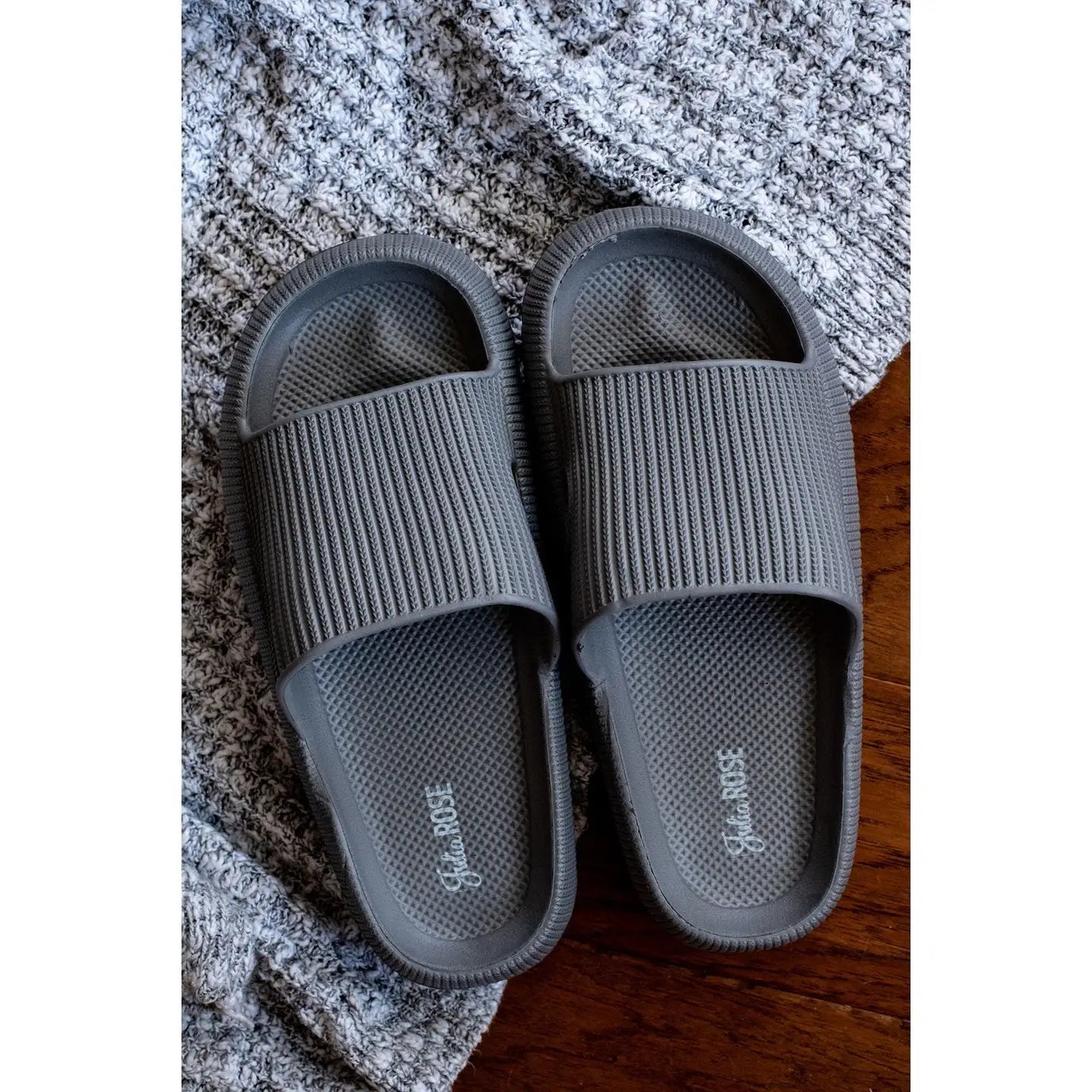 BLACK FRIDAY EXCLUSIVE - Casual Slide - Black