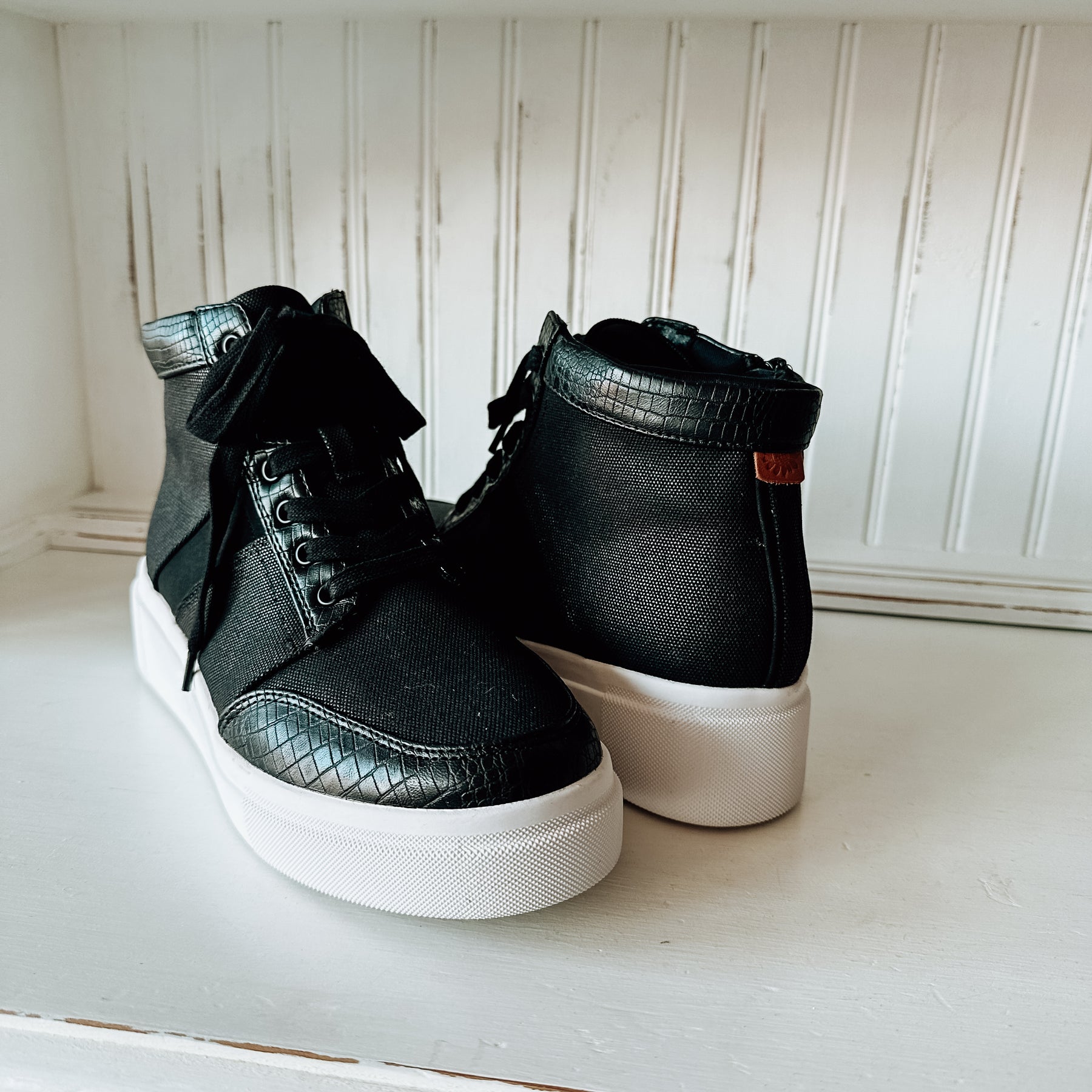 Edisia High-Top Sneaker - Black