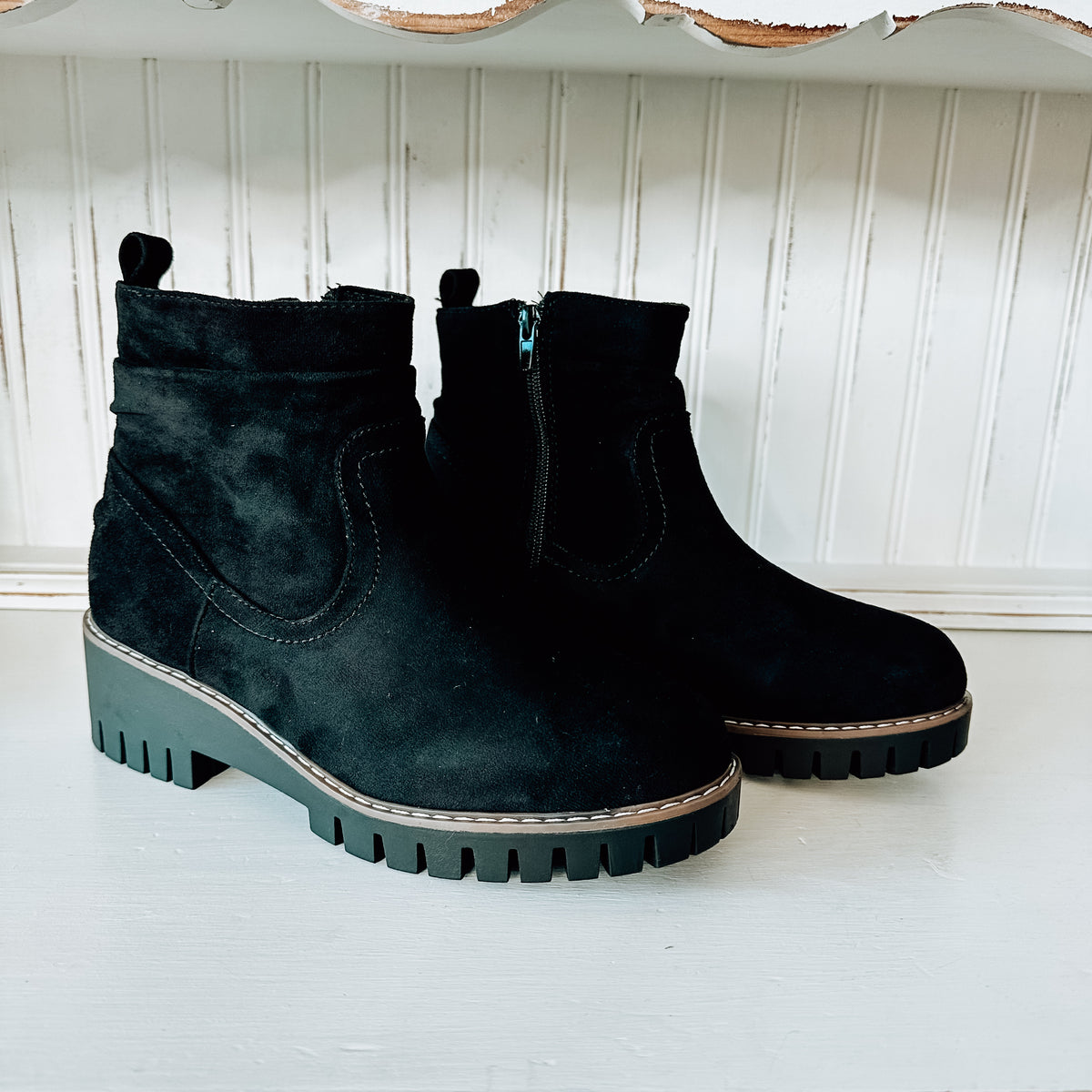 Dashing Suede Boot - Black