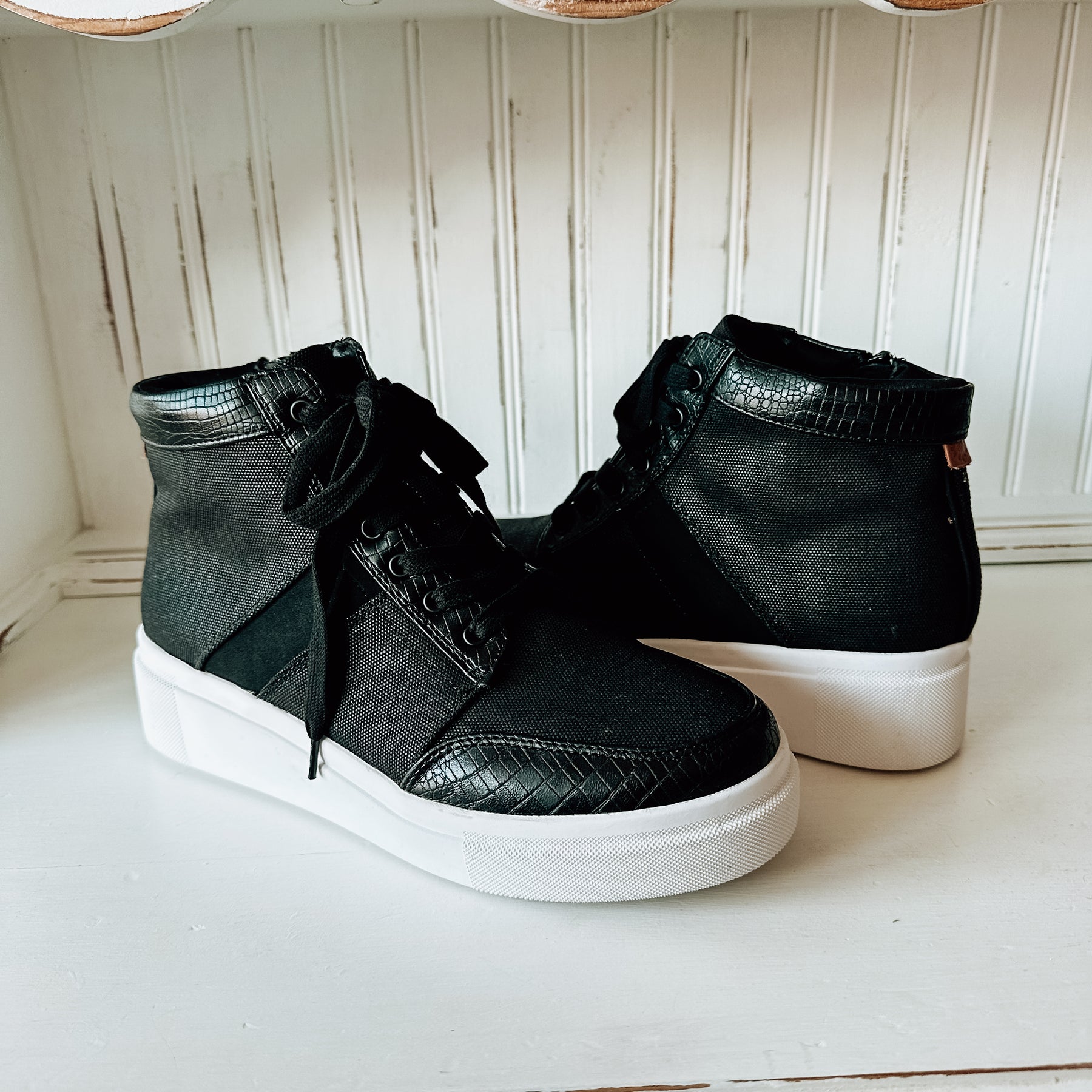 Edisia High-Top Sneaker - Black