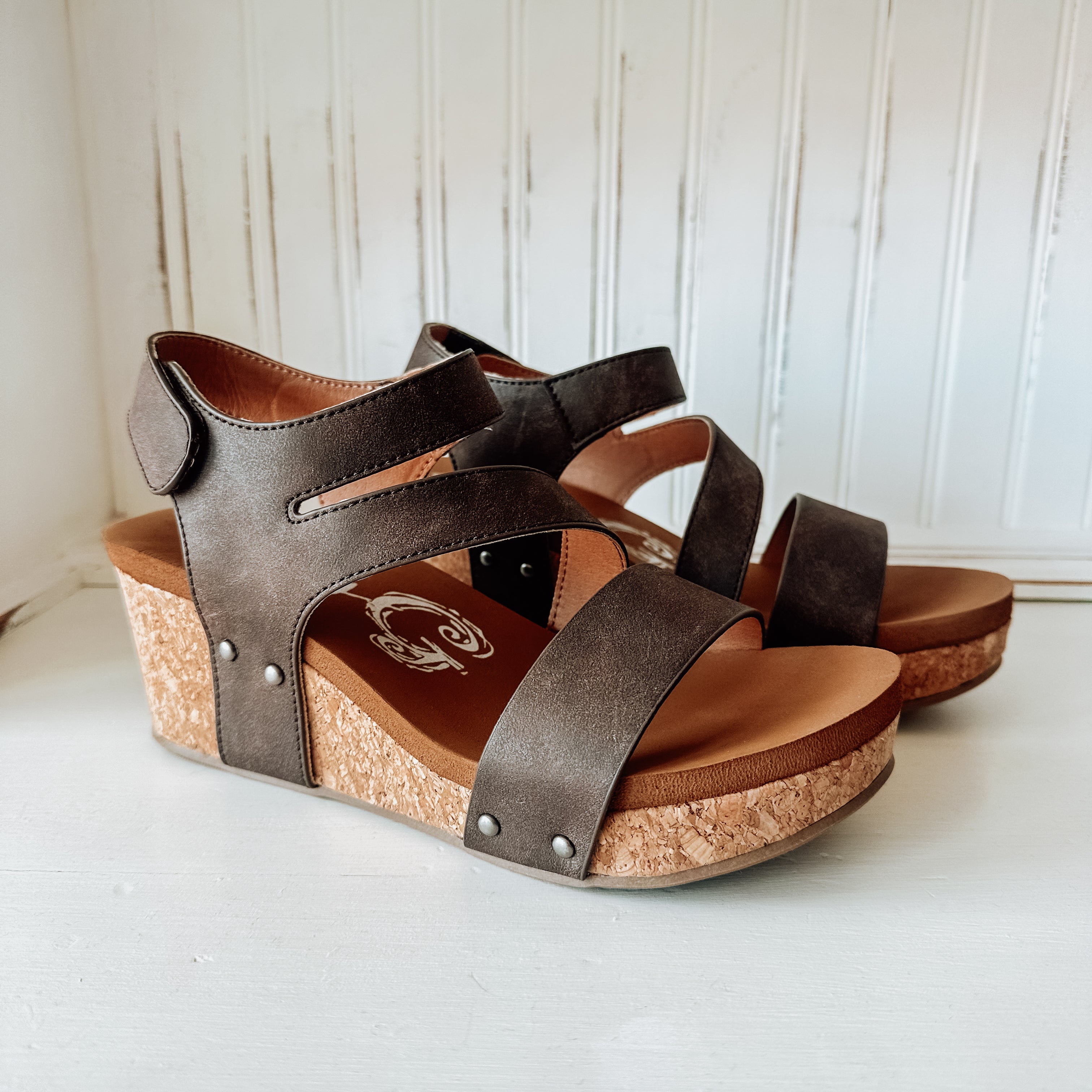 Casper Wedge Sandal - Chocolate