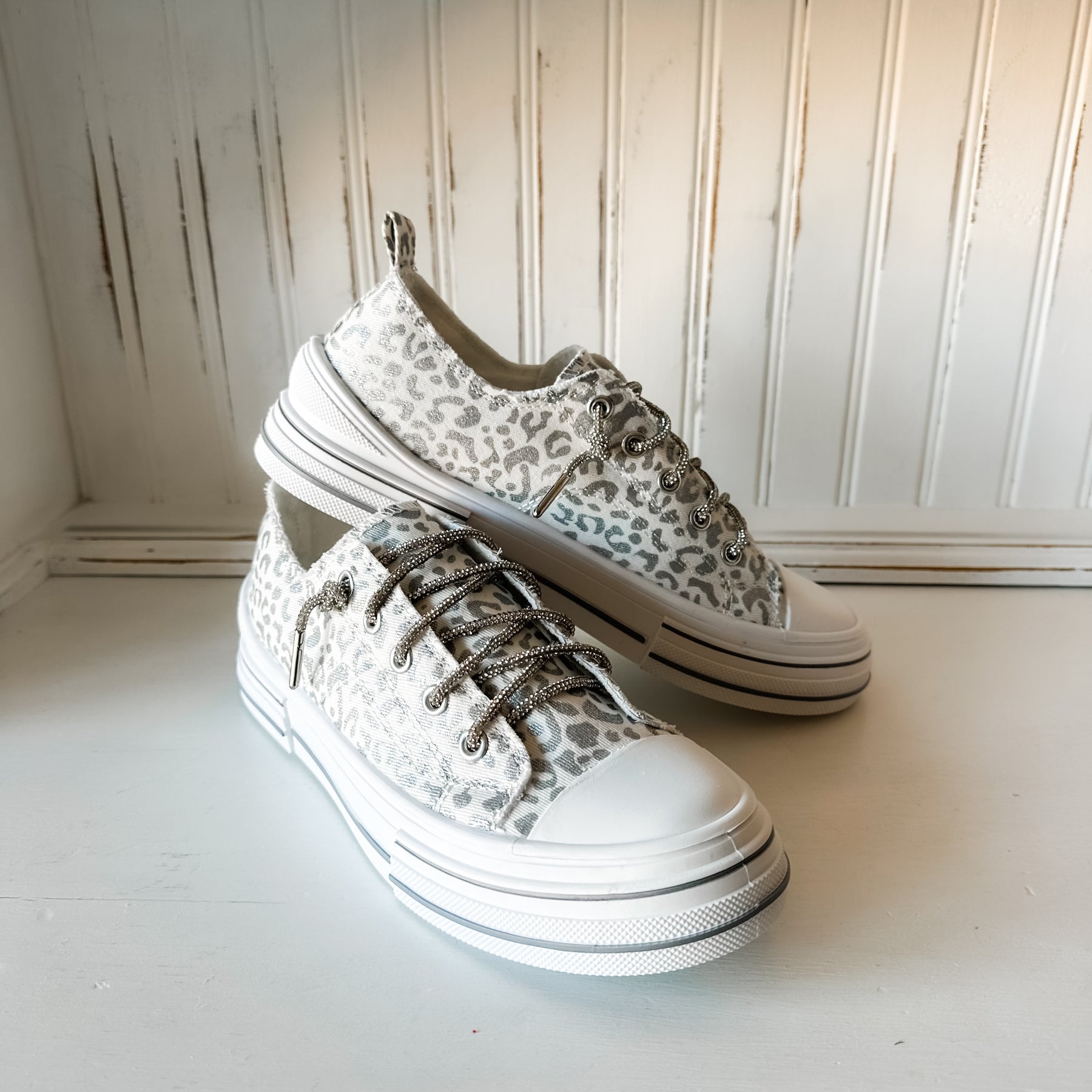 Aman Sneaker - White Silver