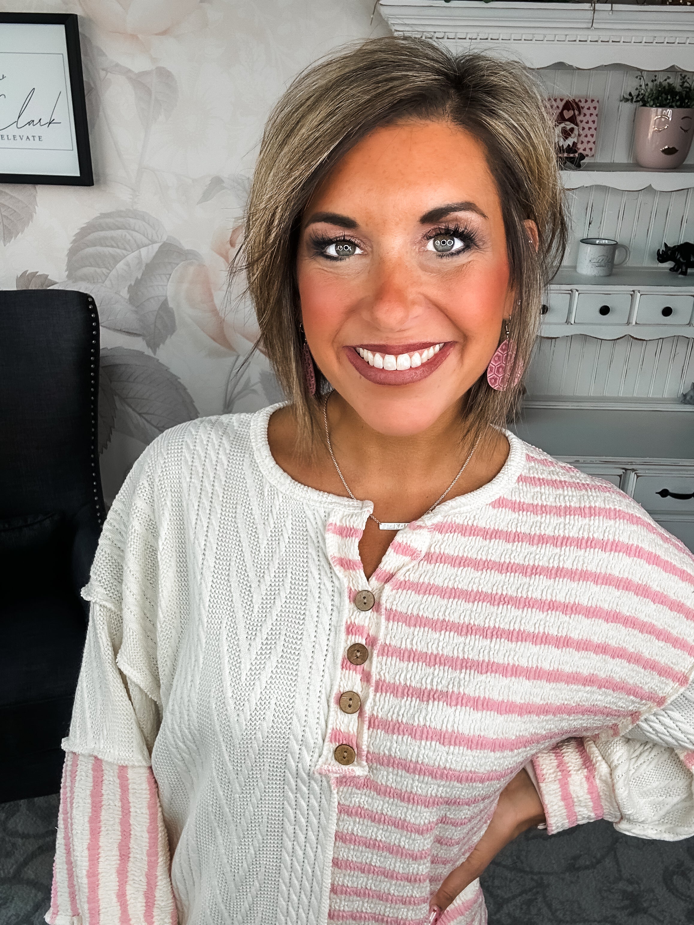 Whole World Looking At Me Pullover