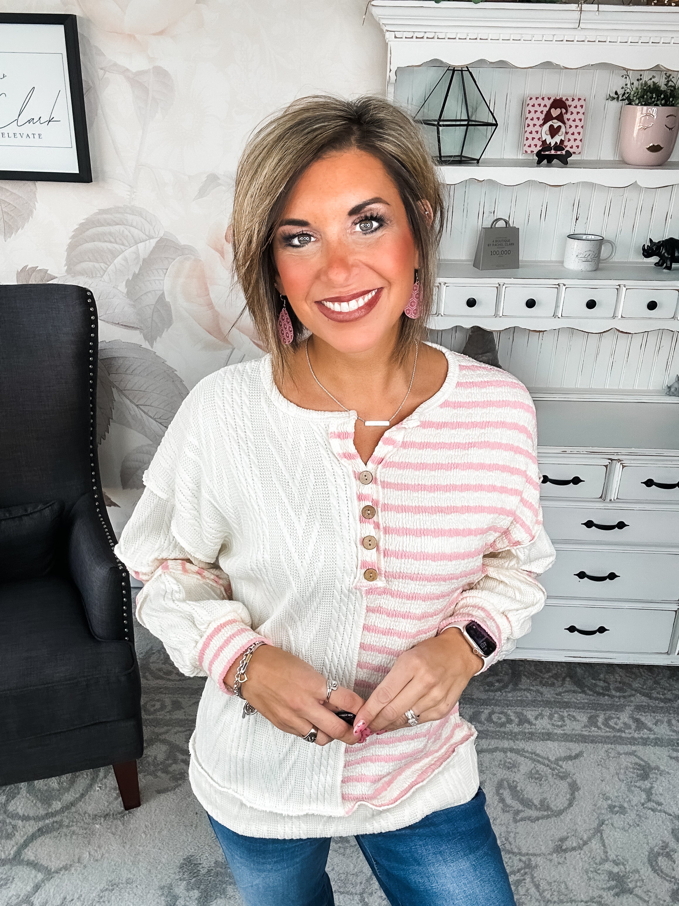 Whole World Looking At Me Pullover