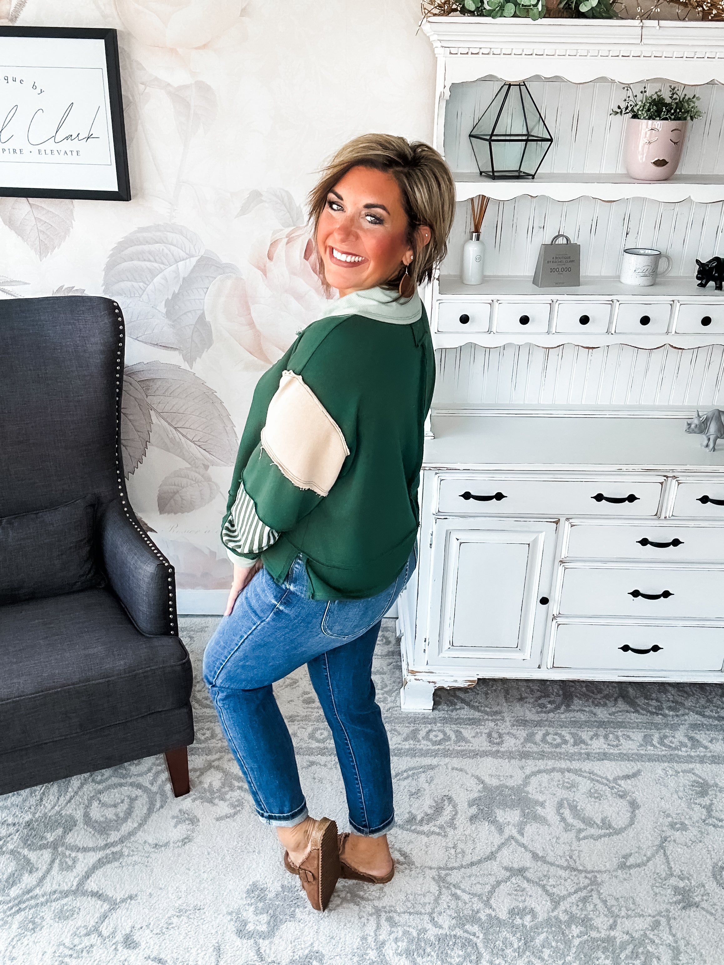 Not Here With Me Pullover - Hunter Green