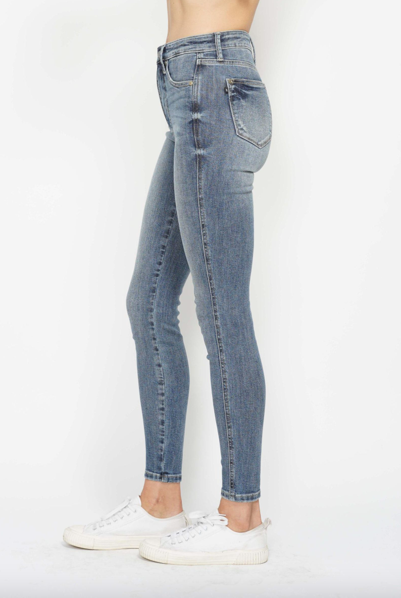 Judy Blue Tummy Control Light Wash Skinny Jeans