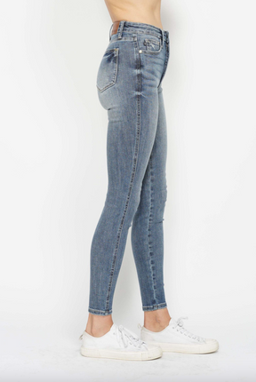 Judy Blue Tummy Control Light Wash Skinny Jeans