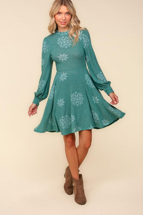 Time For Comfort Dress - Green Snowflake