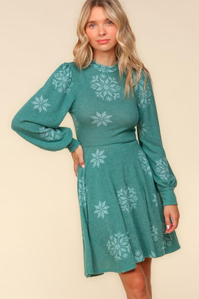 Time For Comfort Dress - Green Snowflake