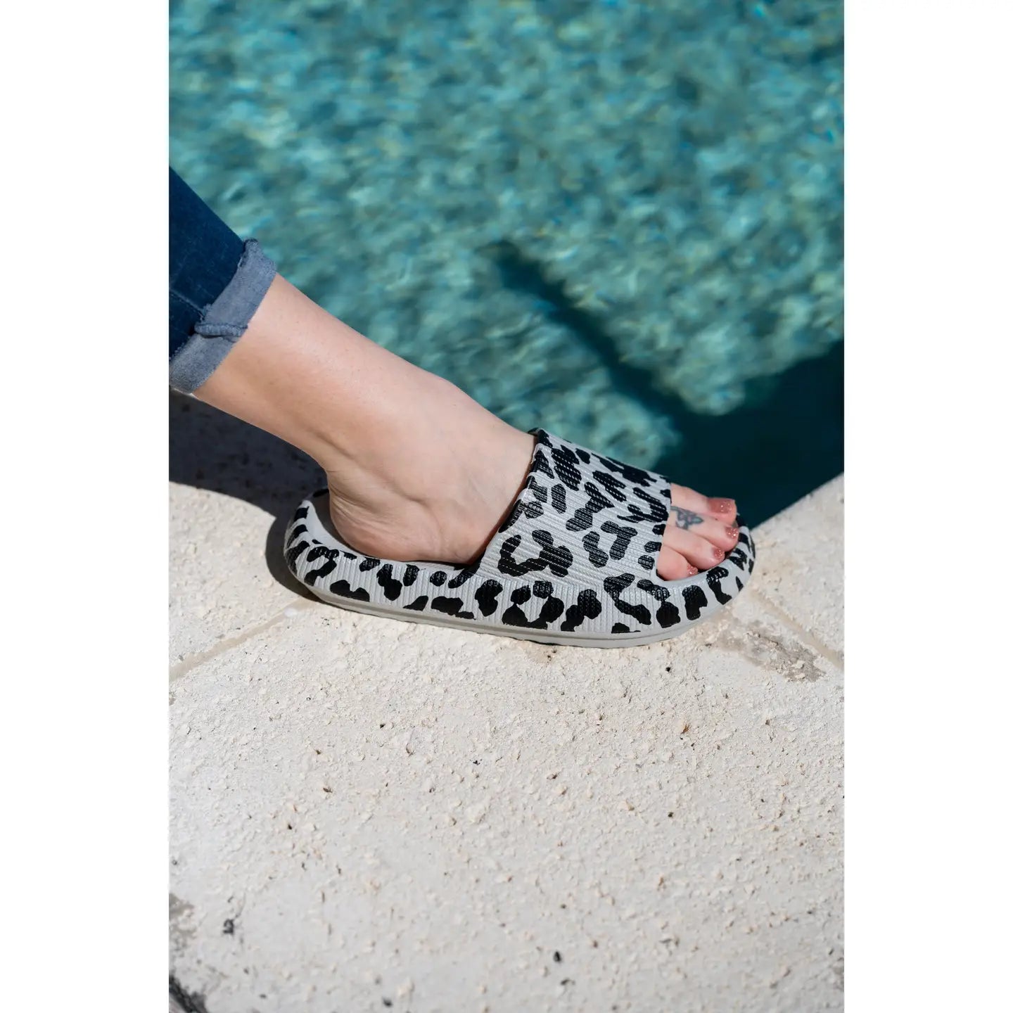 BLACK FRIDAY EXCLUSIVE - Casual Slide - Grey Leopard
