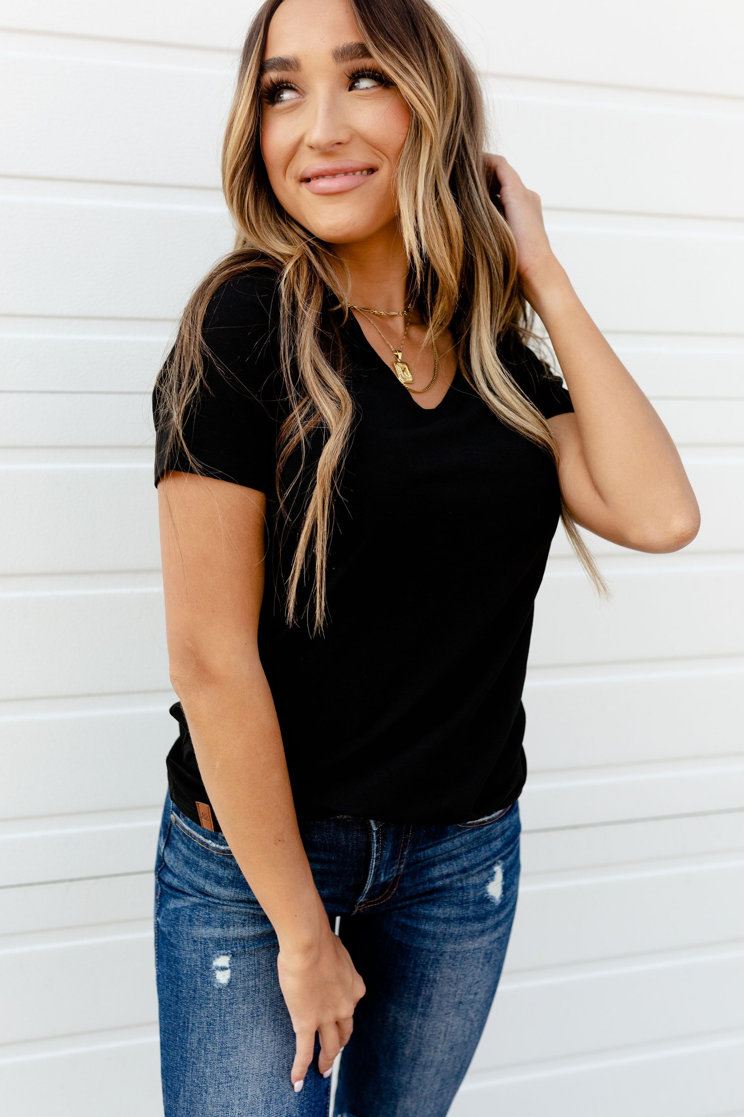 Ampersand Avenue Vneck Lulu Tee - Black