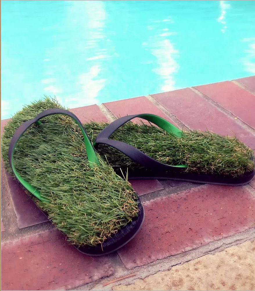 Grass Flip Flops - Black