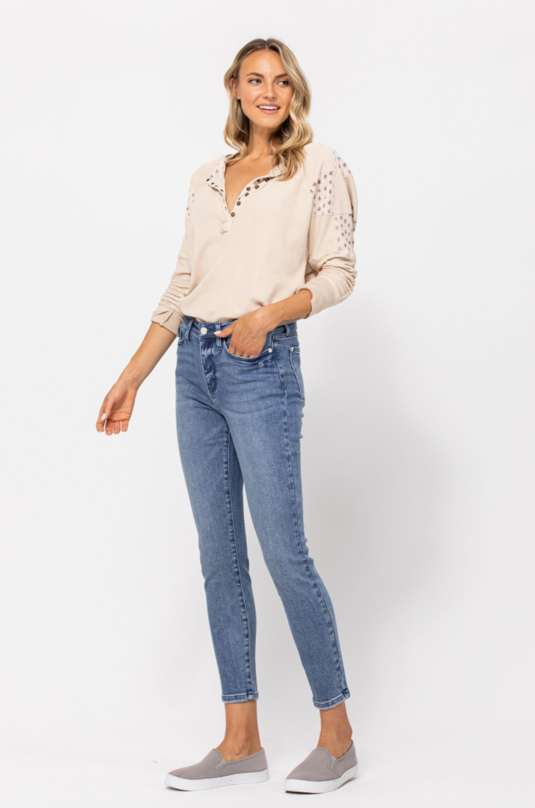 Judy Blue Relaxed Medium Wash Jeans