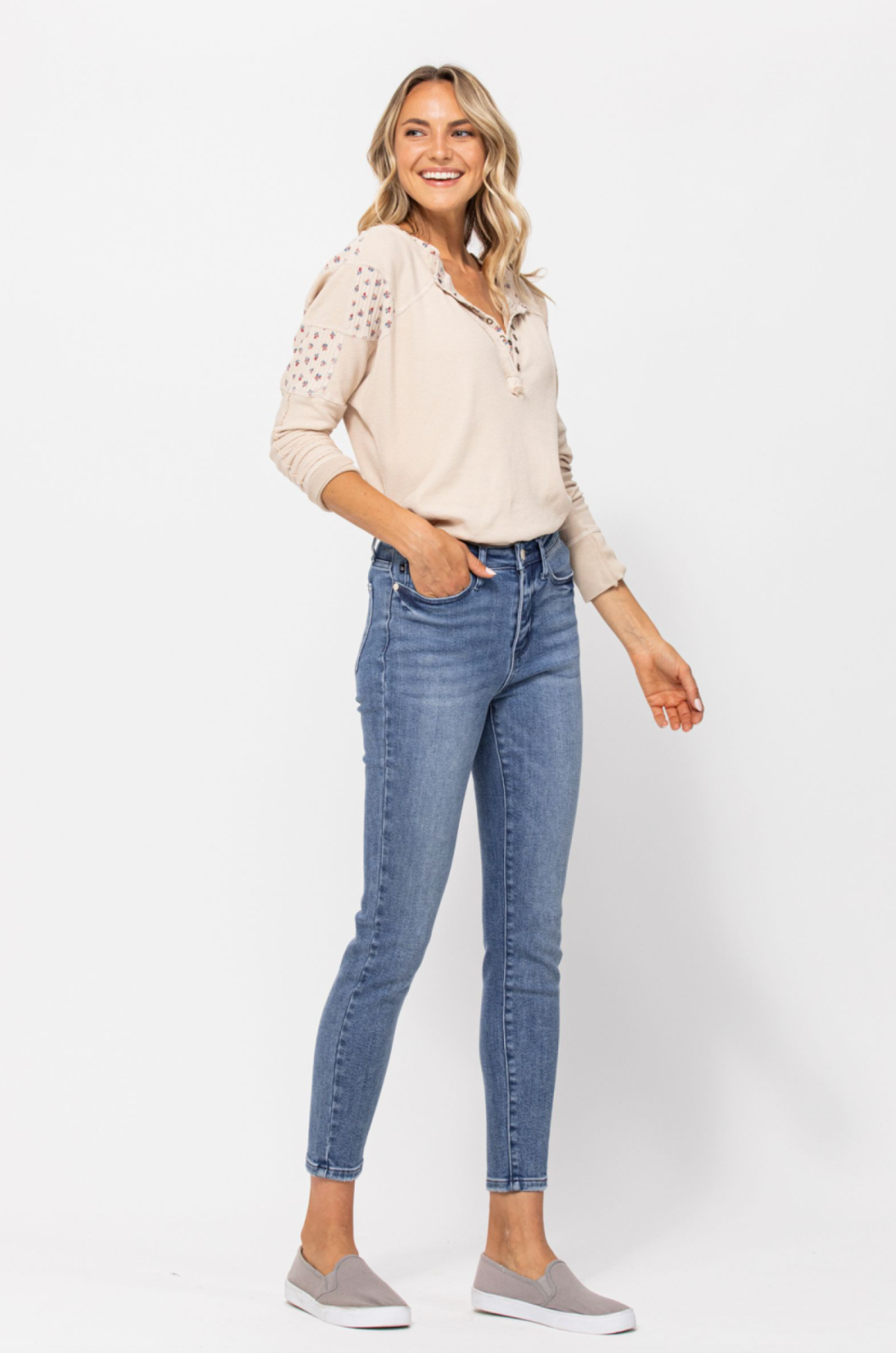 Judy Blue Relaxed Medium Wash Jeans