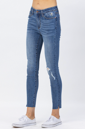 Judy Blue Dandelion Embroidered Skinny Jeans