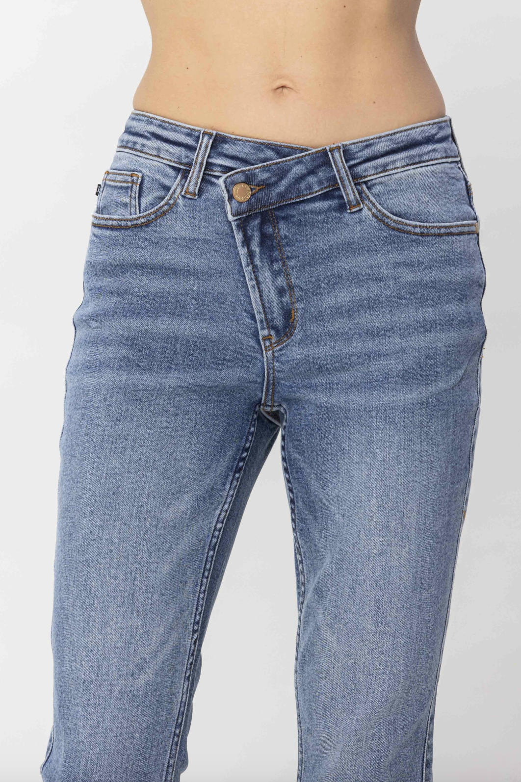 Judy Blue Cross Over Waistband Girlfriend Jeans