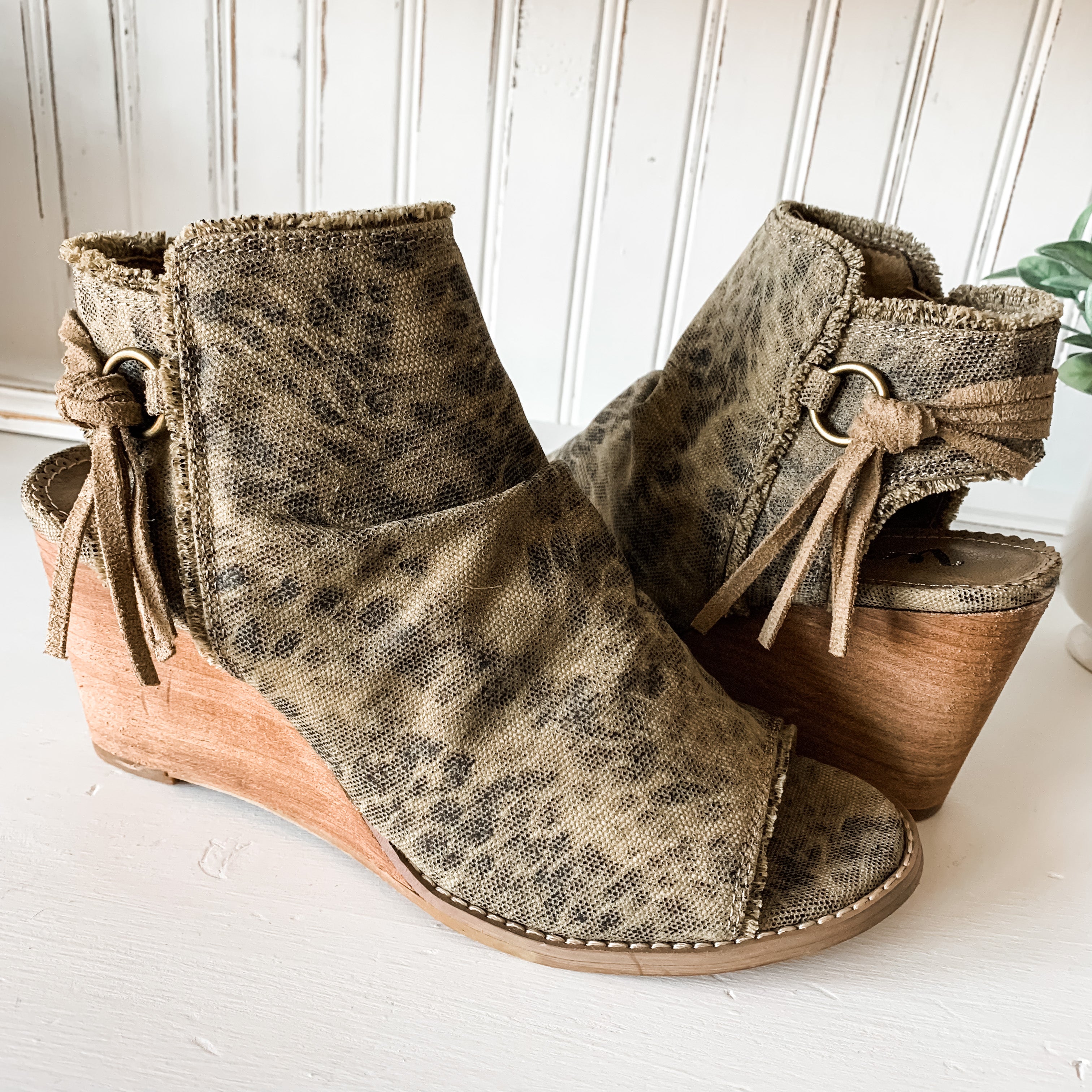 Keely Wedge - Tan