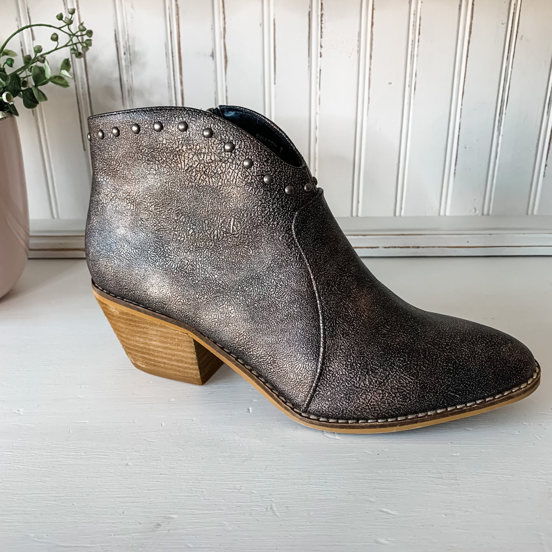 Swifton Bootie - Black Distressed