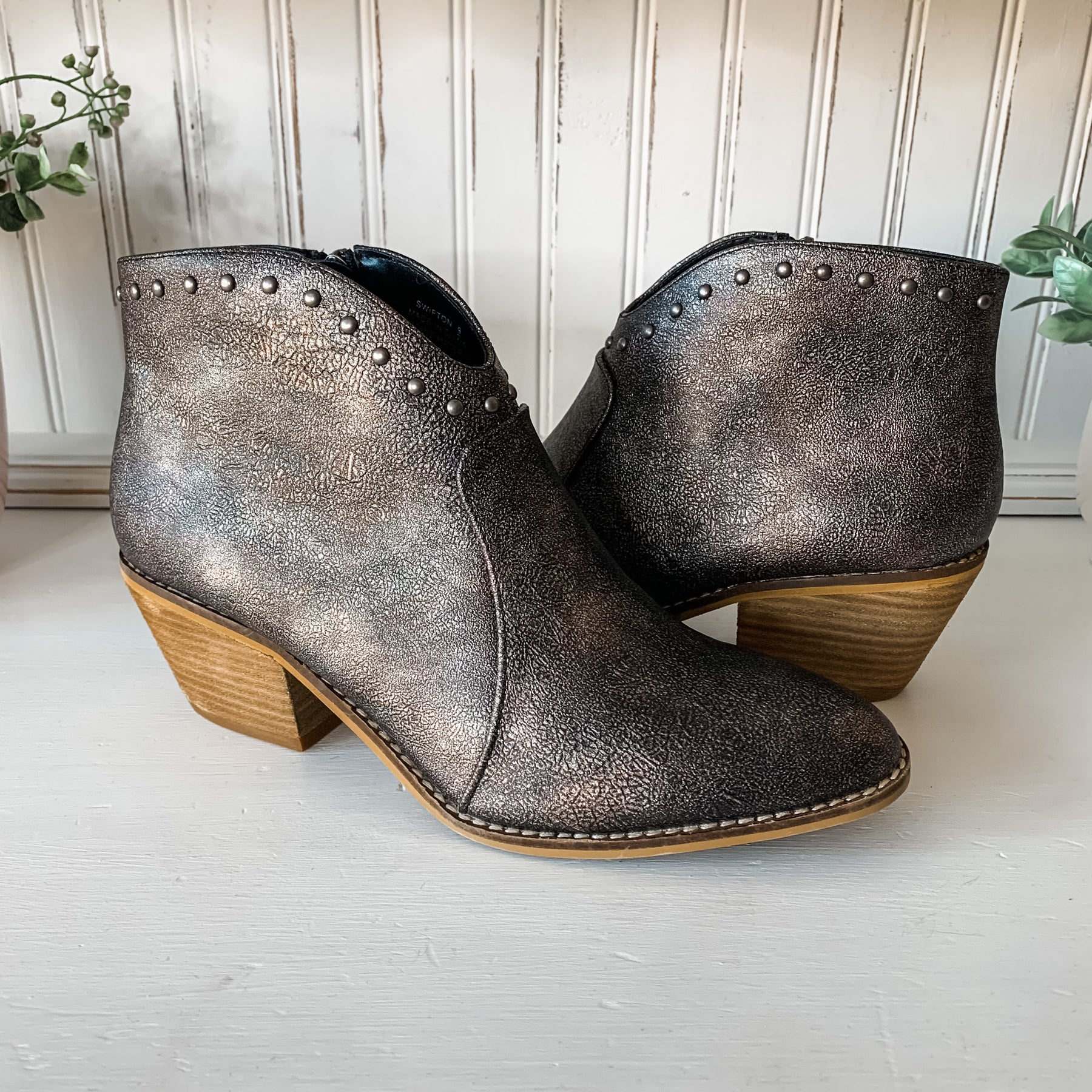 Swifton Bootie - Black Distressed