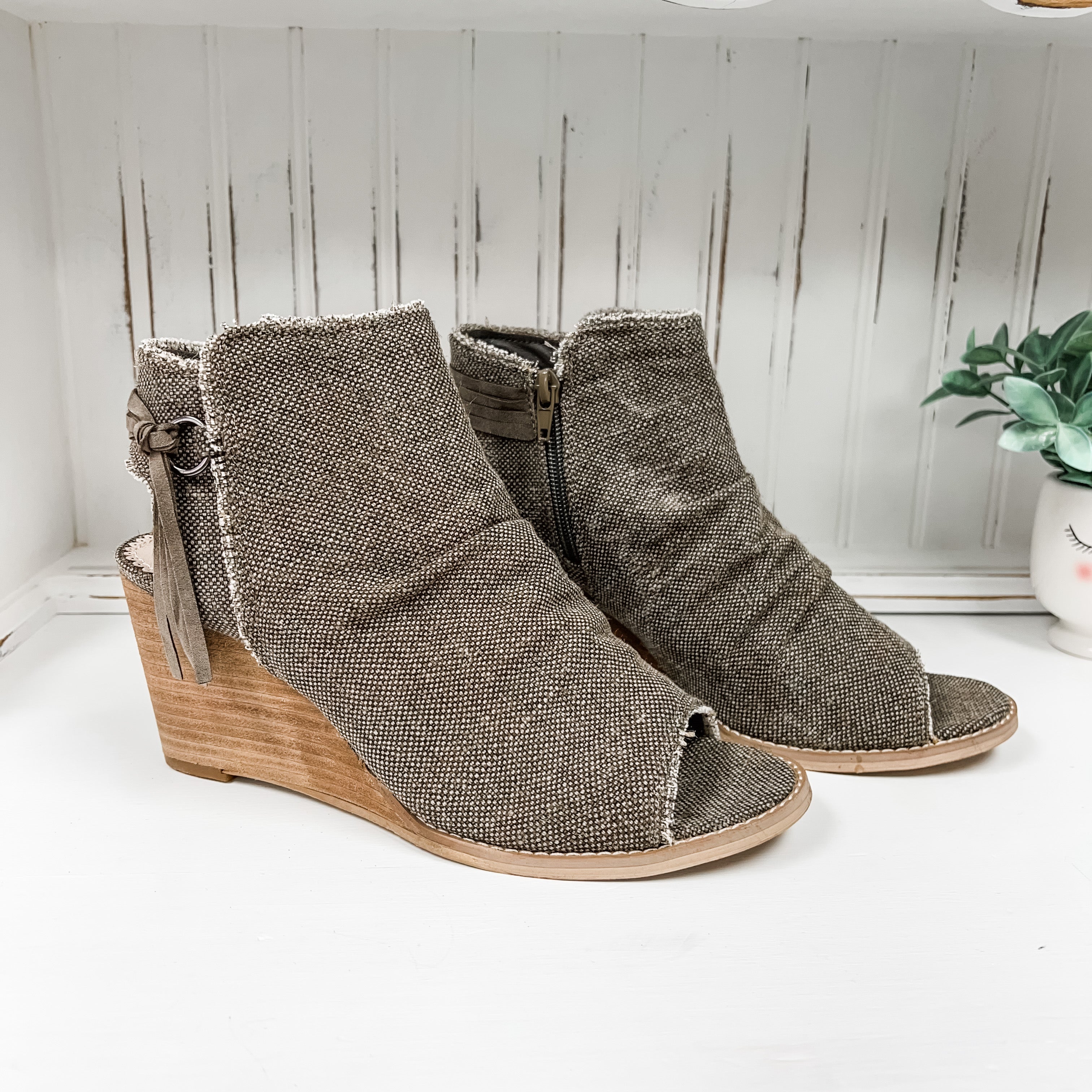 Sis Wedge Sandal - Taupe