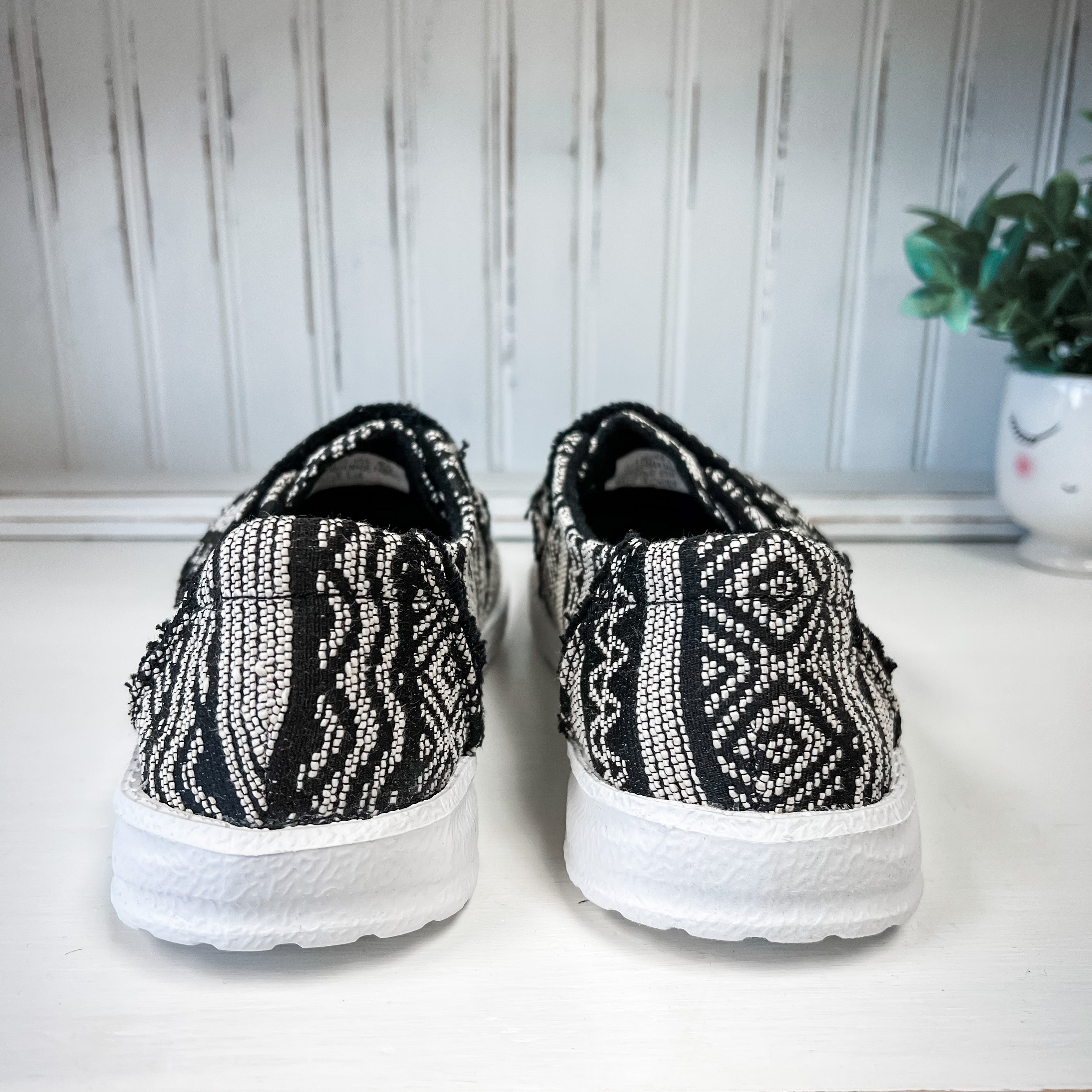 Melody Slip-on Shoe - Black/White