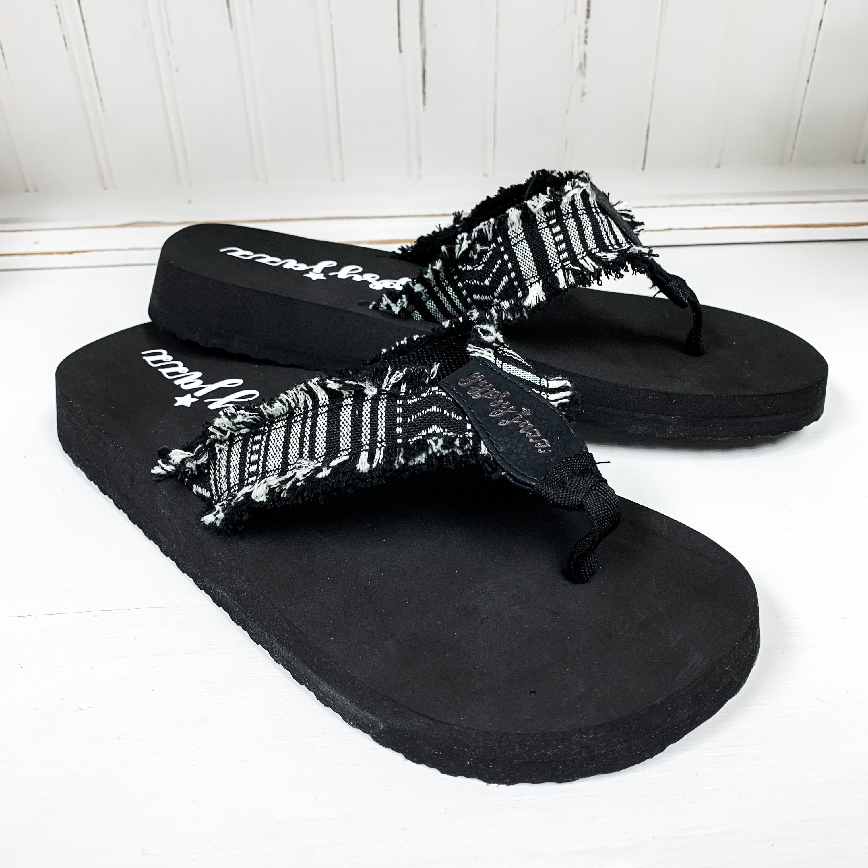 Encore Flip Flop - Black & White